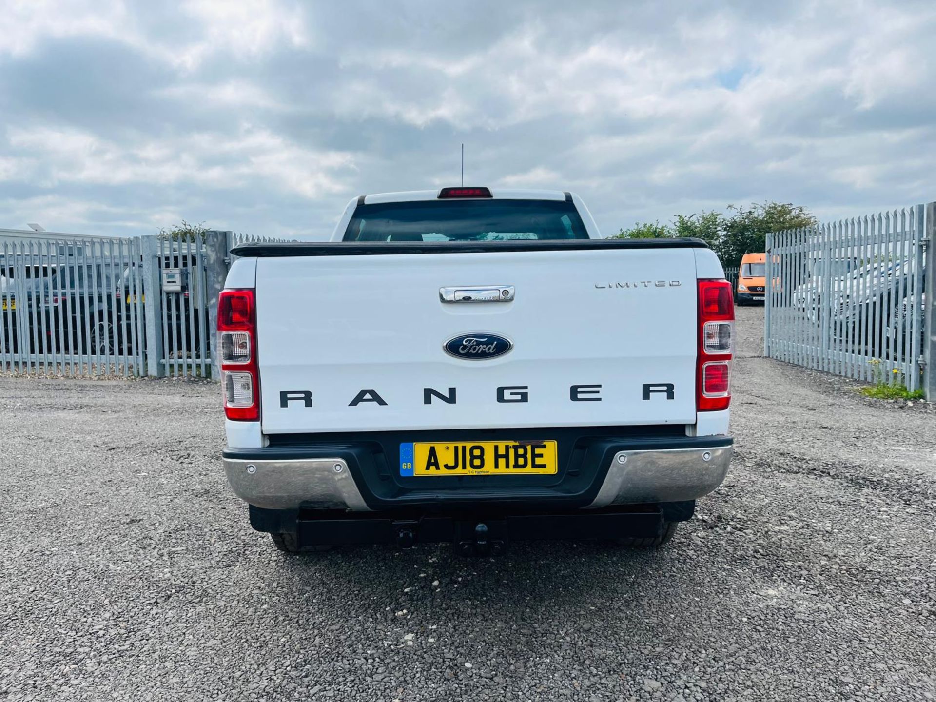 ** ON SALE ** Ford Ranger Limited 2.2 TDCI 4WD 2018 '18 Reg' -Automatic- ULEZ Compliant -A/C - Image 6 of 31