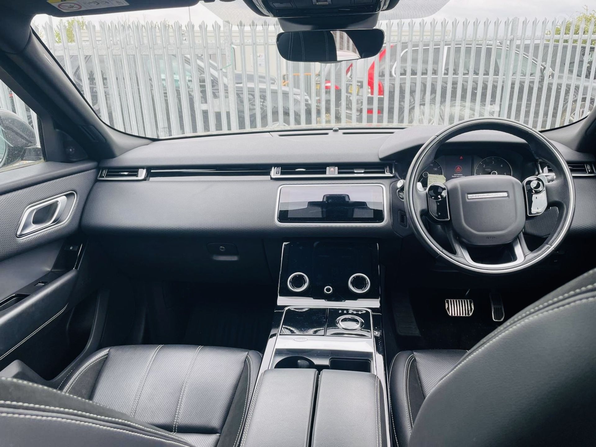 Land Rover Range Rover Velar 2.0 D240 R-Dynamic S 2018 '18 Reg' 4WD - Panoramic Roof- ULEZ Compliant - Image 17 of 33