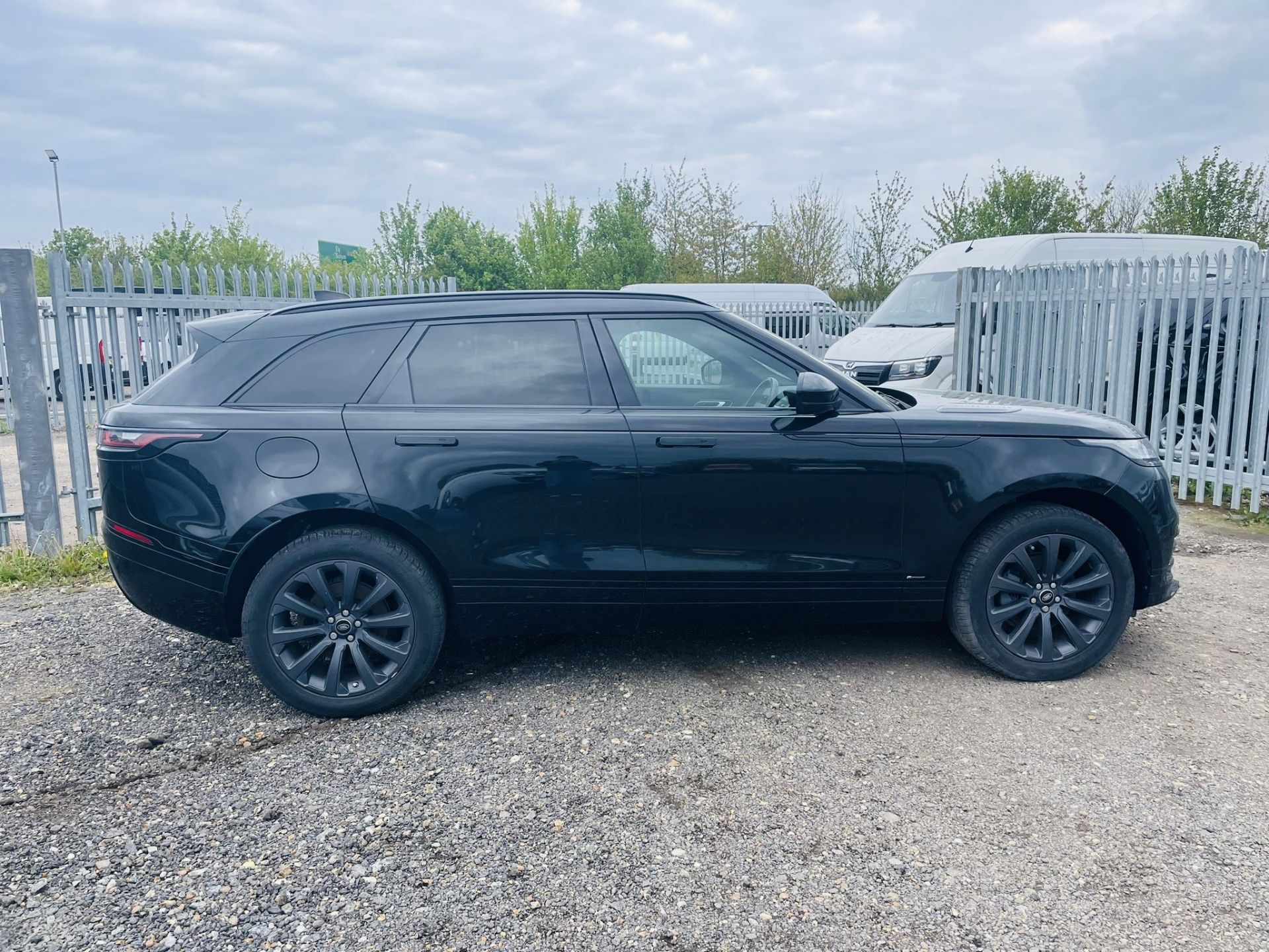 Land Rover Range Rover Velar 2.0 D240 R-Dynamic S 2018 '18 Reg' 4WD - Panoramic Roof- ULEZ Compliant - Image 10 of 33