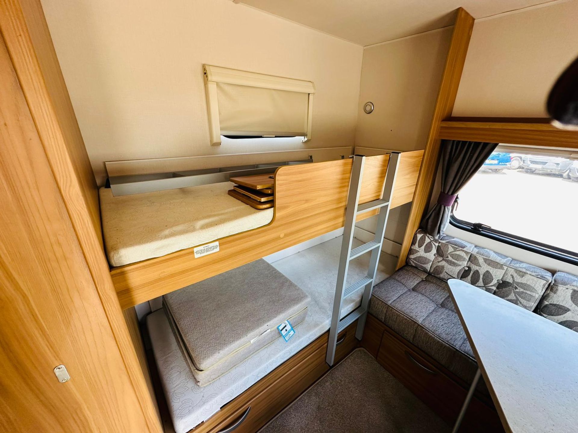 ** ON SALE ** Lunar Quaser 546 5 Berth Single Axle Caravan '2015 Model' - Bunk Beds - Full Bathroom - Image 17 of 24