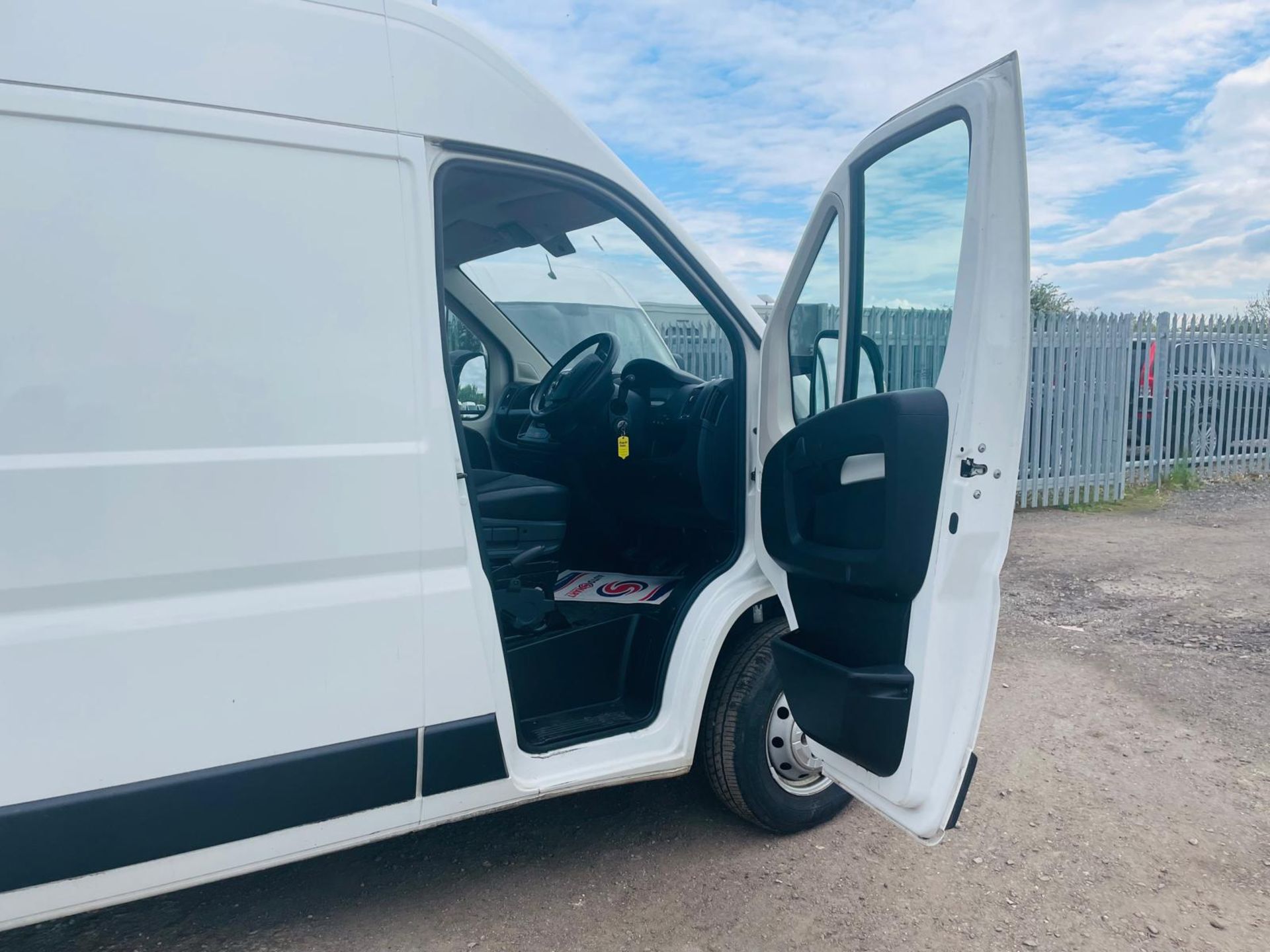 Peugeot Boxer Professional 2.2 Bluehdi 140 L3 H2 2020 '70 Reg'- ULEZ Compliant -Sat/Nav -A/C - Image 20 of 31