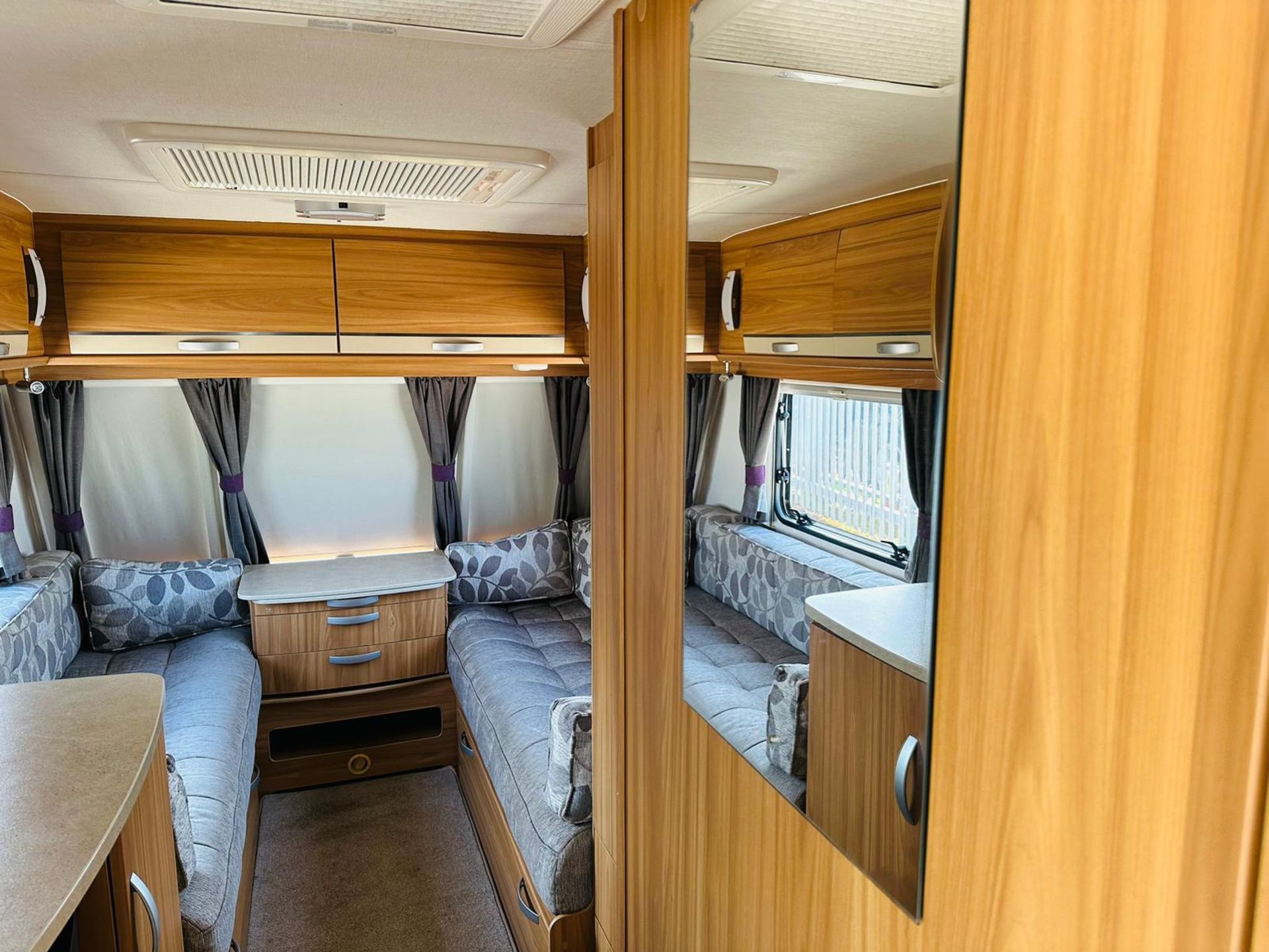 ** ON SALE ** Lunar Quaser 546 5 Berth Single Axle Caravan '2015 Model' - Bunk Beds - Full Bathroom - Image 14 of 24