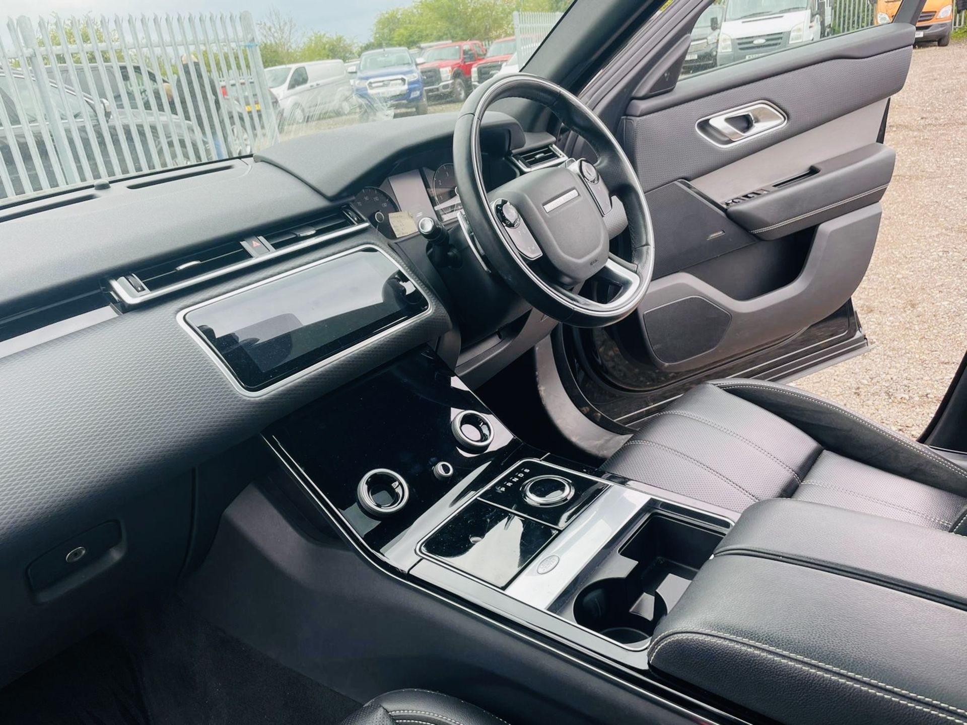 Land Rover Range Rover Velar 2.0 D240 R-Dynamic S 2018 '18 Reg' 4WD - Panoramic Roof- ULEZ Compliant - Bild 24 aus 33