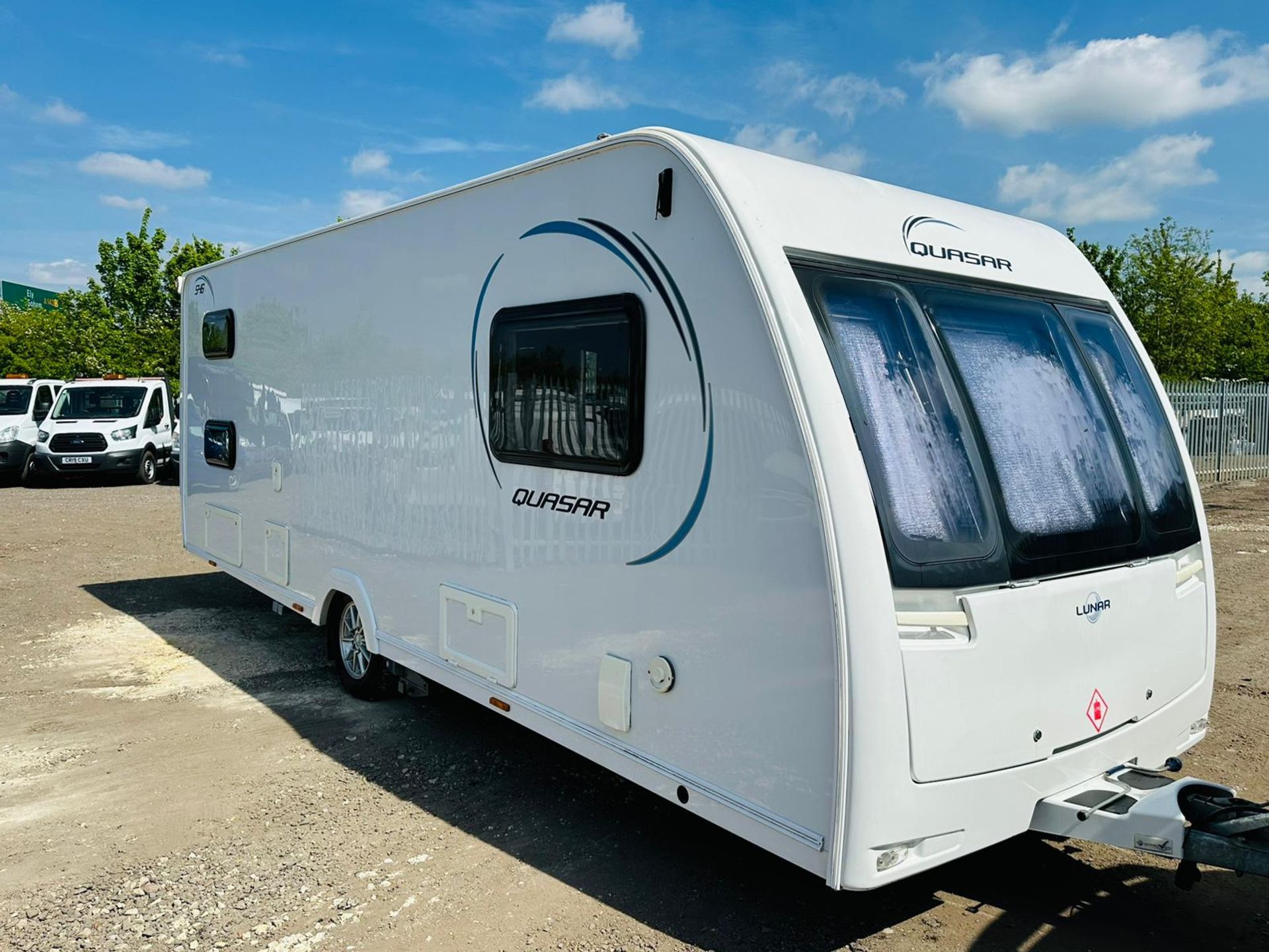 ** ON SALE ** Lunar Quaser 546 5 Berth Single Axle Caravan '2015 Model' - Bunk Beds - Full Bathroom