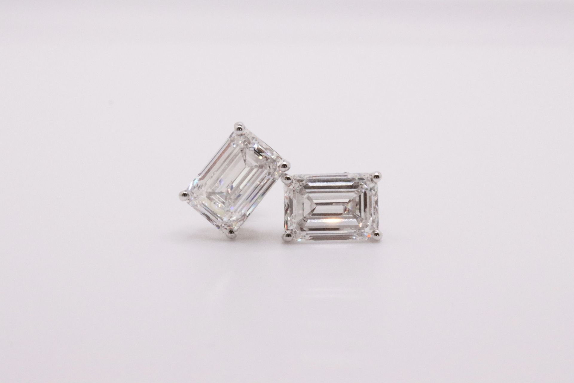 Emerald Cut Cut 10.00 Carat Diamond 18kt White Gold Earrings- D Colour VVS Clarity IGI - Bild 8 aus 10