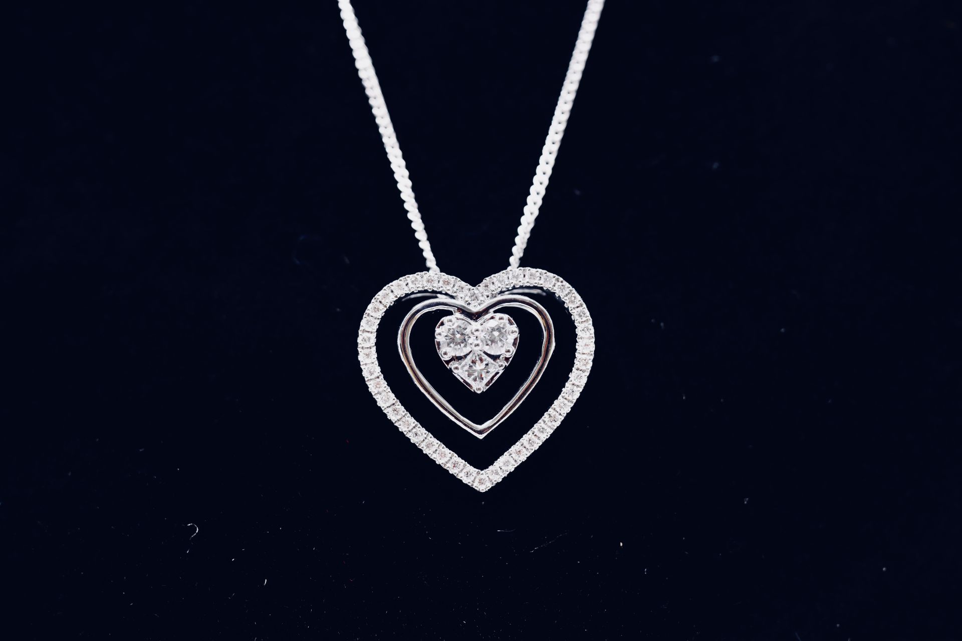 Round Brilliant Cut 1.00 Carat Natural Diamond 18ct White Gold Heart Pendant - F/G Colour SI Clarity - Image 4 of 6