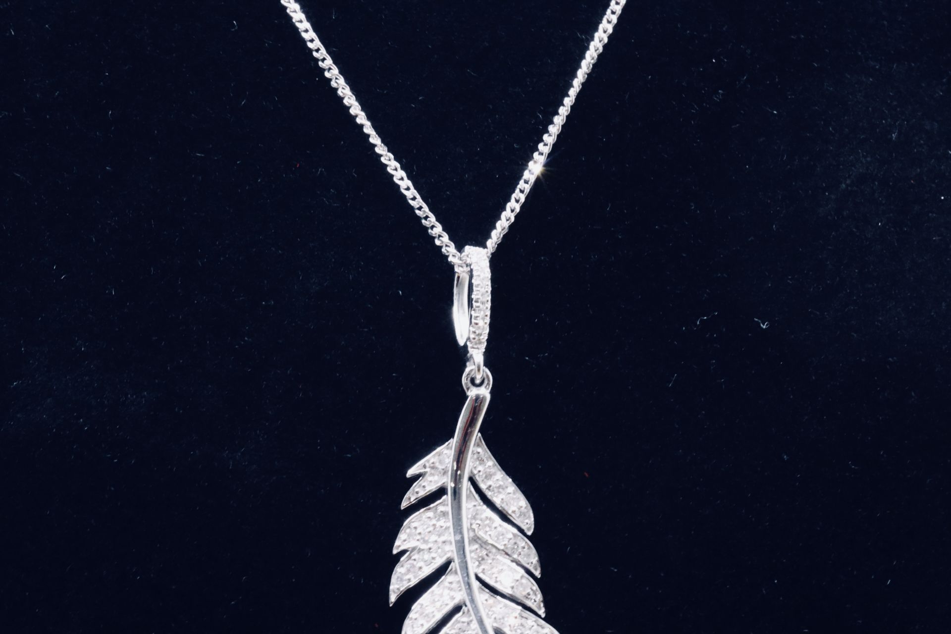 Round Brilliant Cut 0.50 Natural Diamond 9ct White Gold Feather Pendant F/G Colour Clarity SI - Image 6 of 10