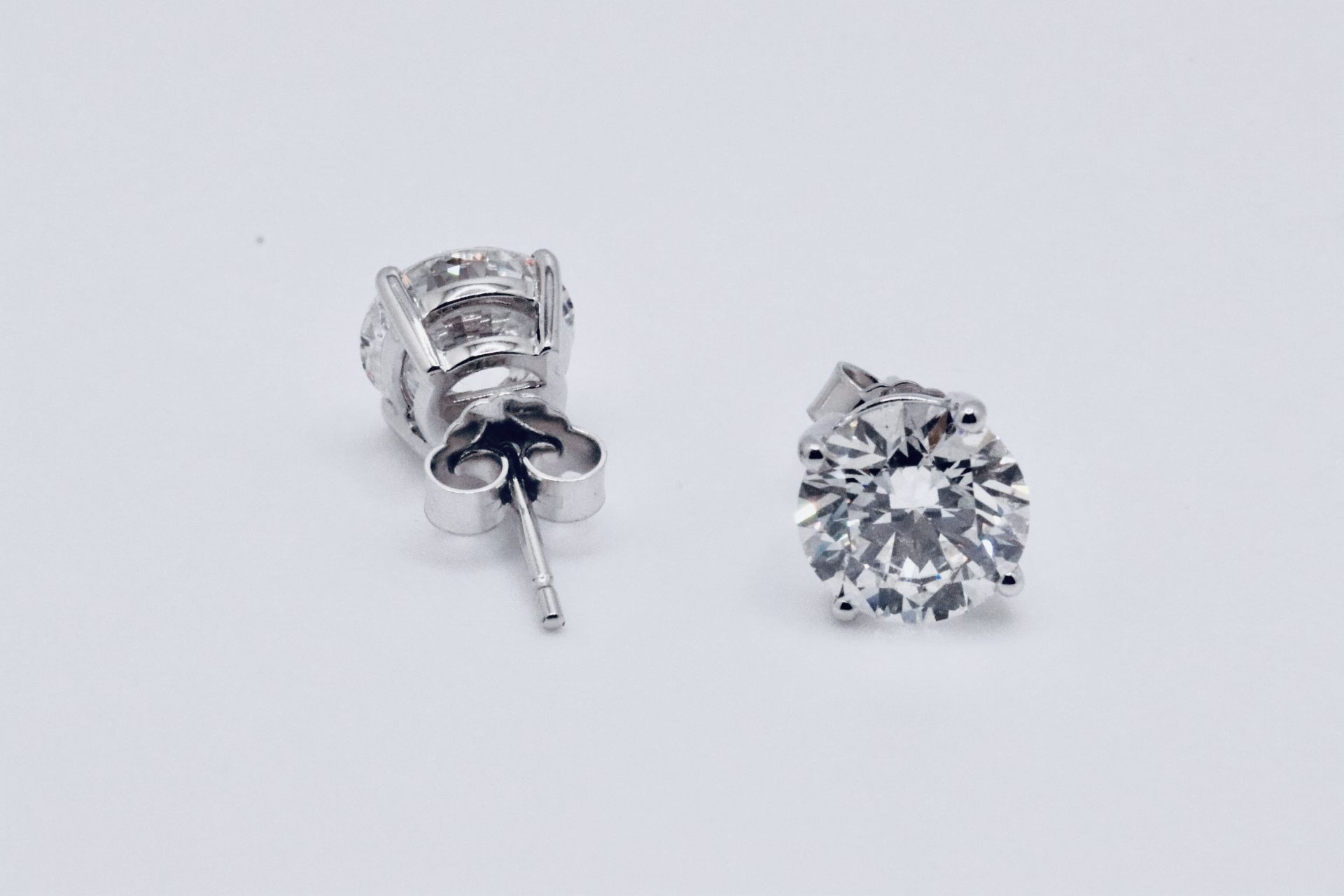 Round Brilliant Cut 3.00 Carat Natural Diamond Earrings 18kt White Gold - F Colour SI Clarity- GIA - Image 5 of 7