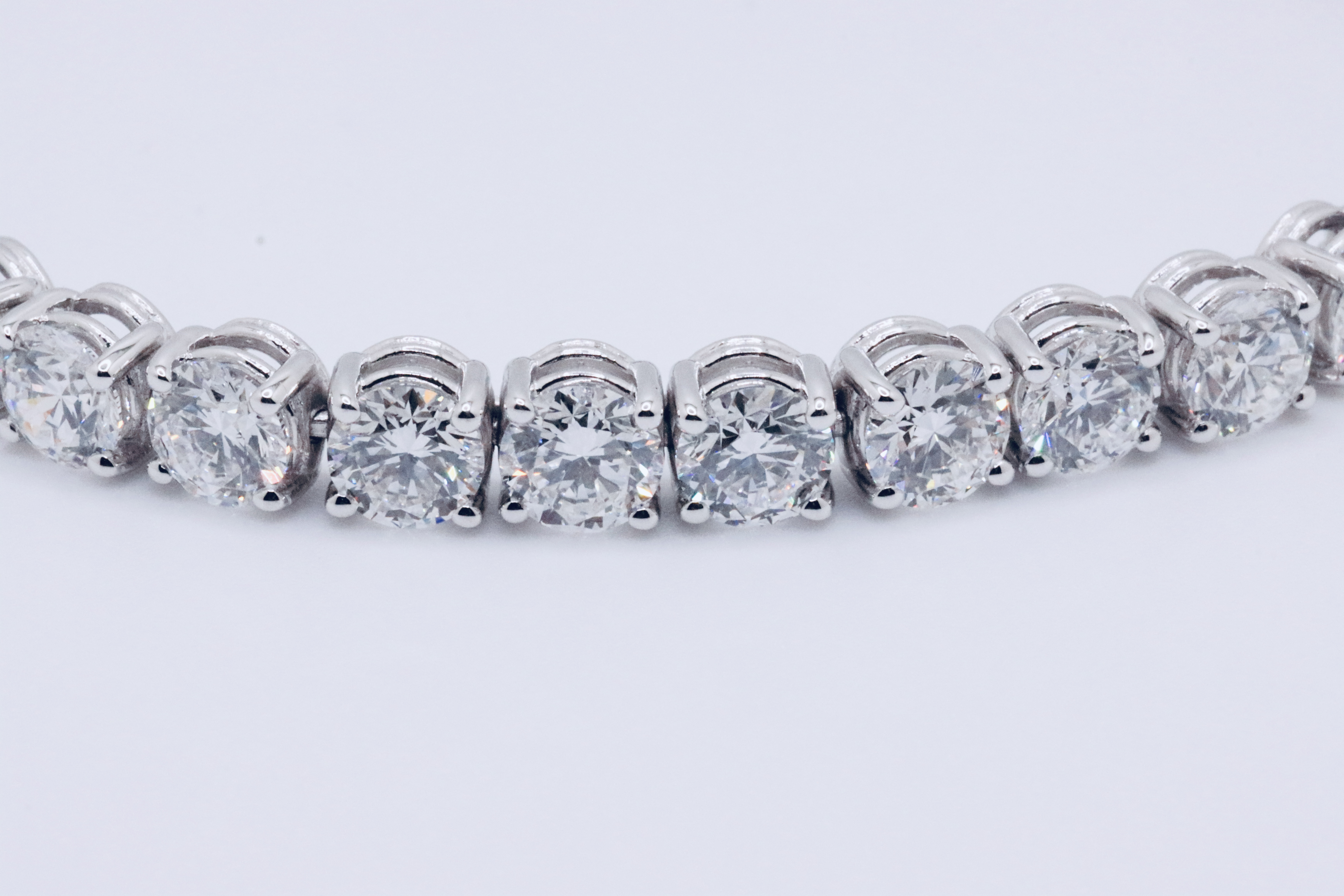 Round Brilliant Cut 18 Carat Diamond Tennis Bracelet F Colour VS Clarity - 18Kt White Gold - IGI - Image 10 of 13