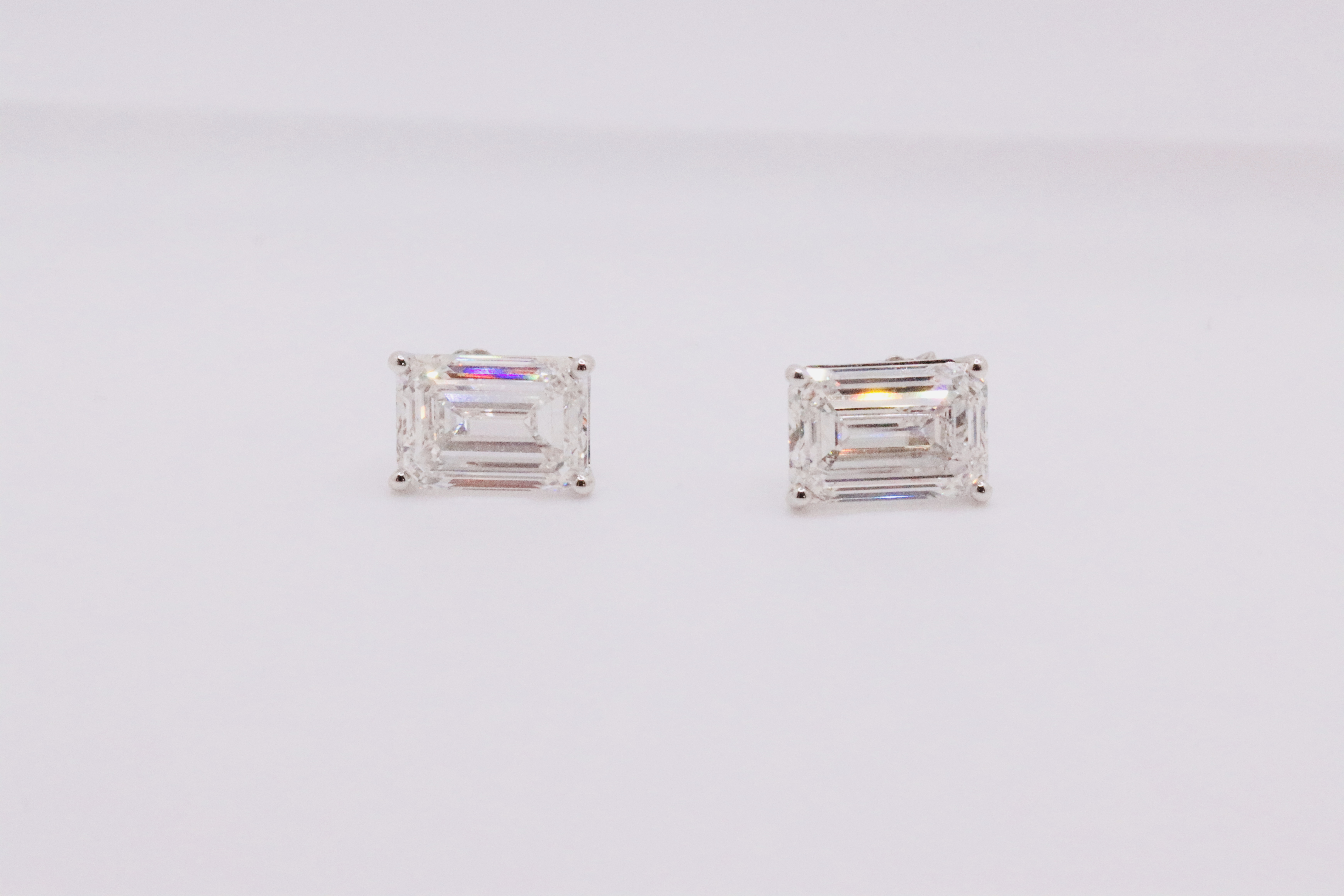 Emerald Cut 2.00 Carat Diamond Earrings Set in Platinum D Colour - VS2 Clarity - GIA - Image 4 of 8