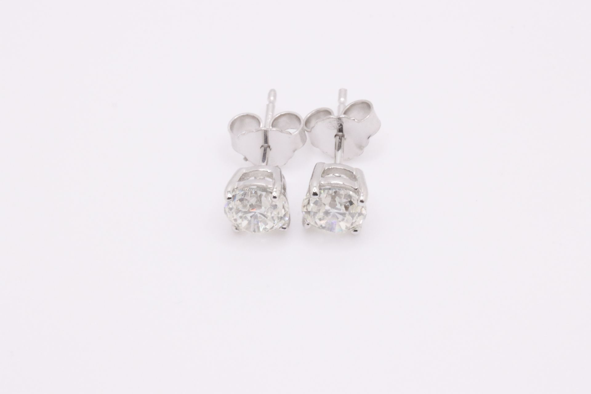 Round Brilliant Cut Natural Diamond 2.00 Carat H Colour VS2 Clarity White Gold Earrings - IGI - Image 4 of 8