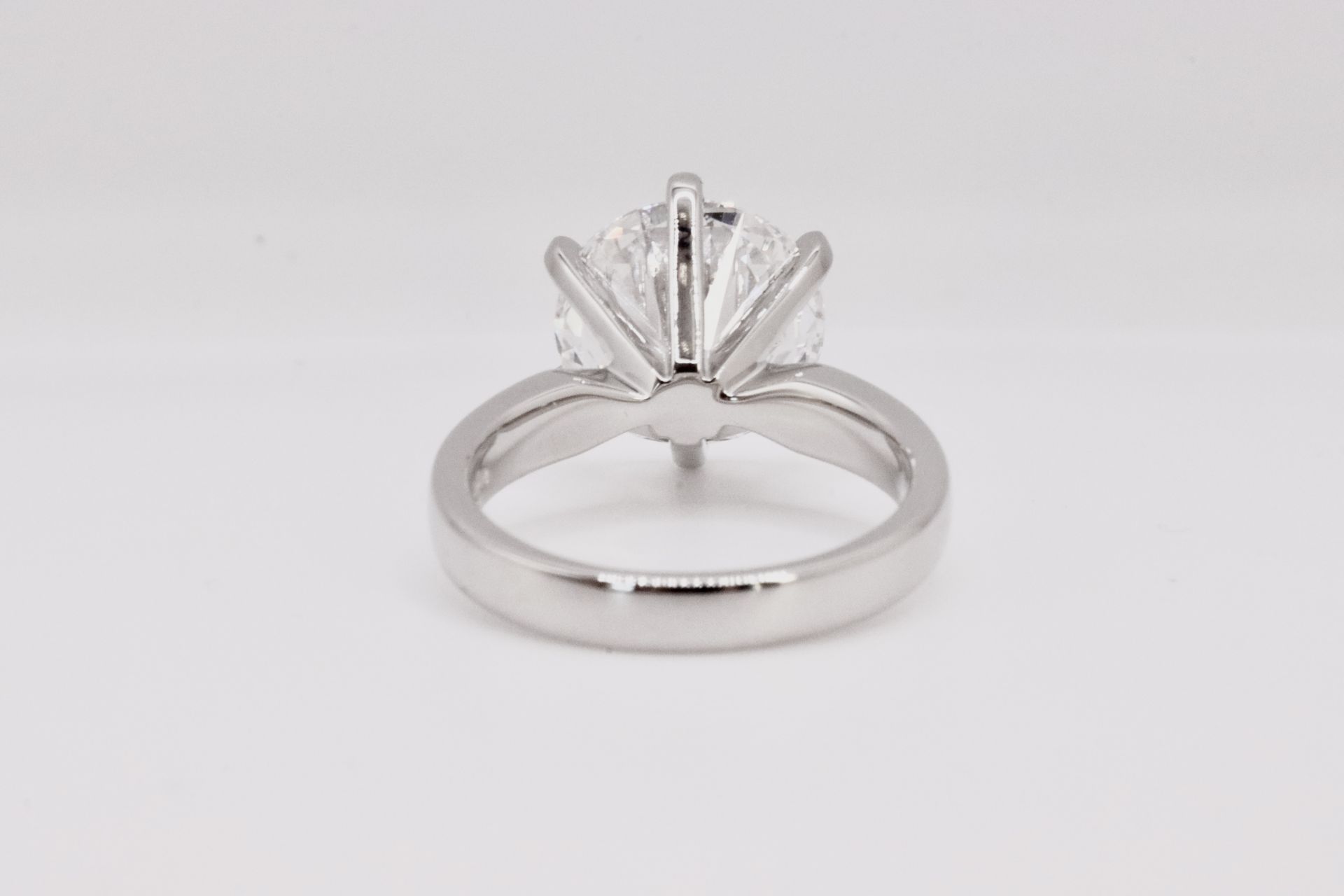 Round Brilliant Cut 5.00 Carat Diamond Ring Set in Platinum - F Colour VVS Clarity - IGI - Bild 4 aus 6