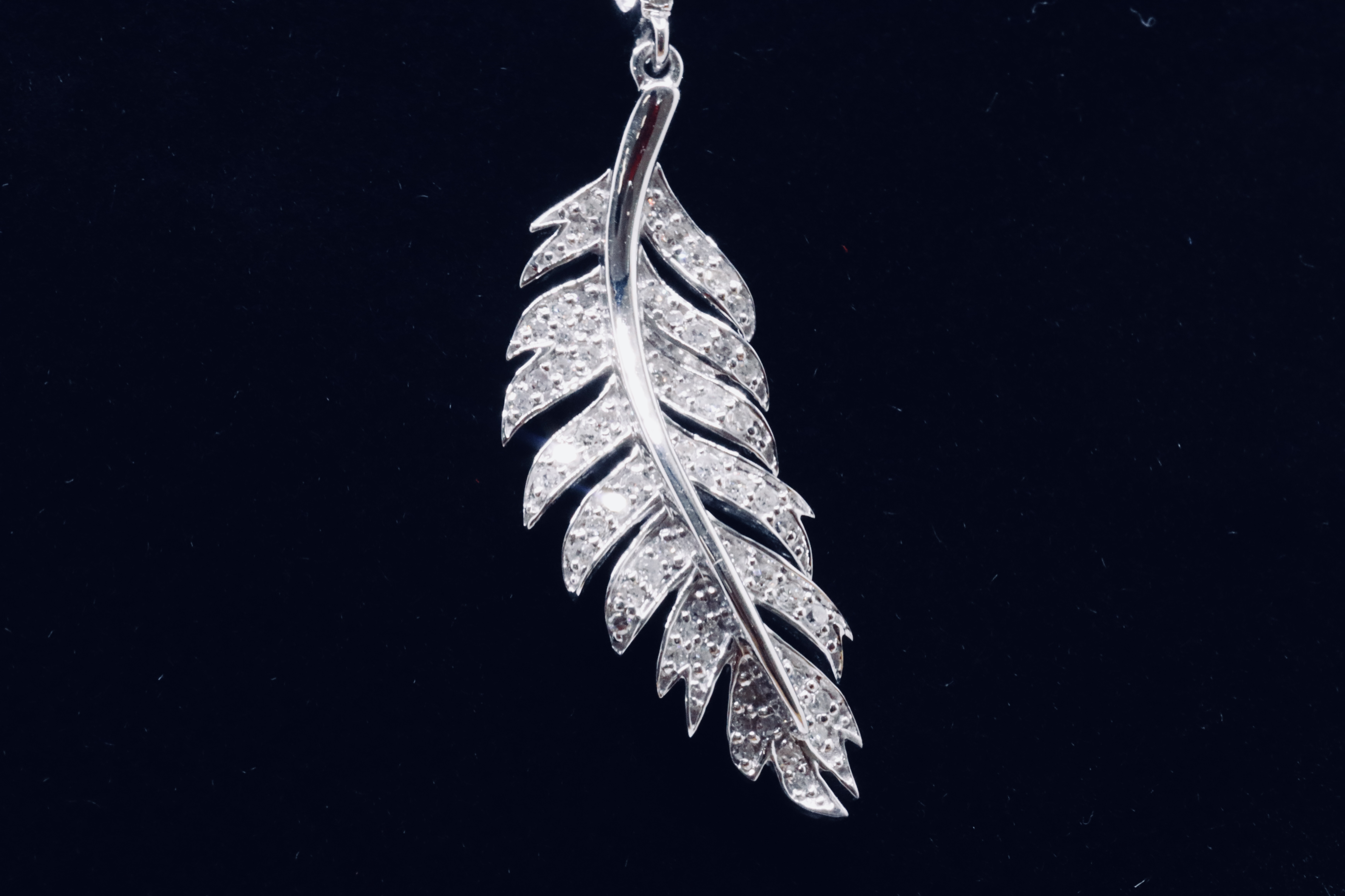 Round Brilliant Cut 0.50 Natural Diamond 9ct White Gold Feather Pendant F/G Colour Clarity SI