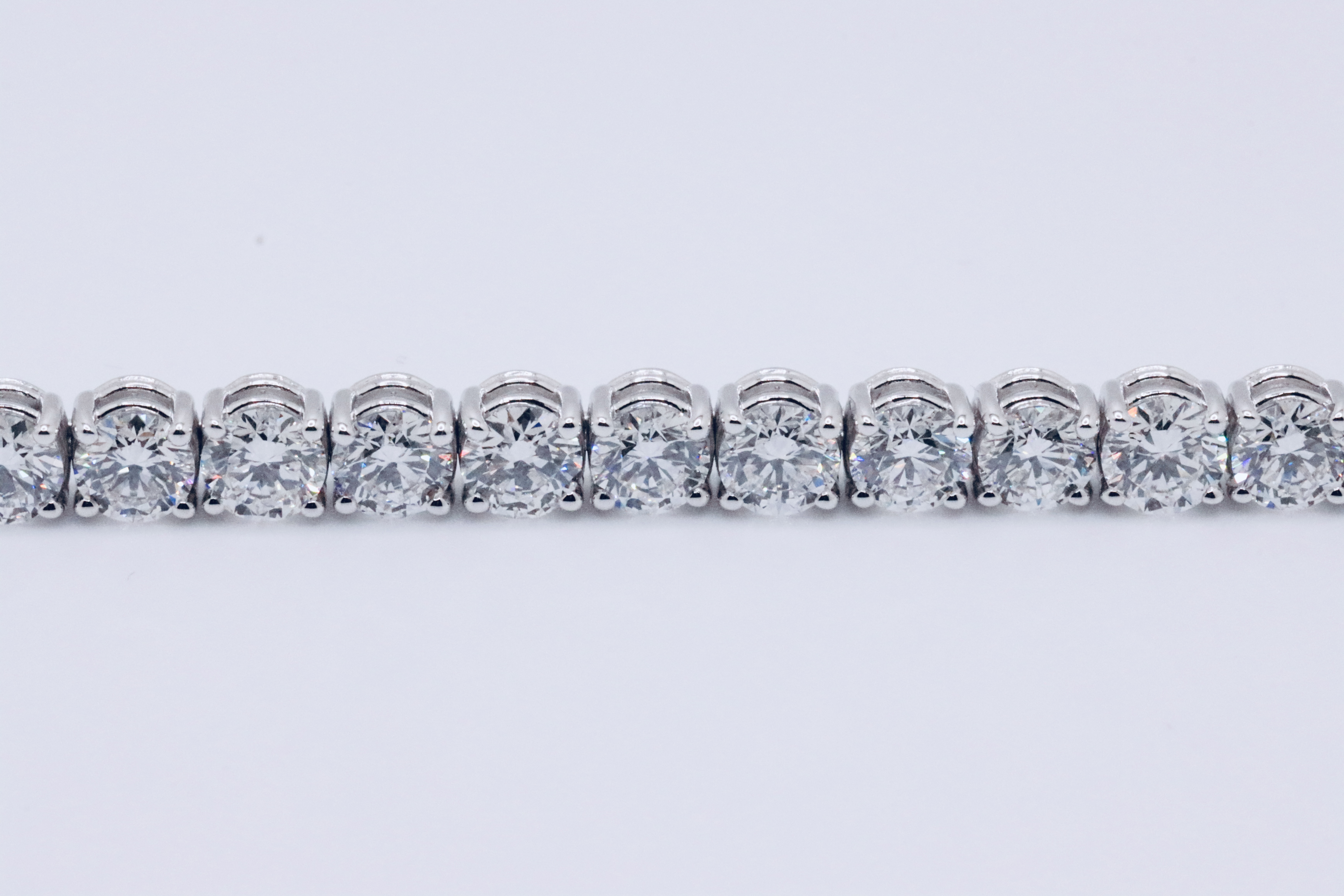 Round Brilliant Cut 18 Carat Diamond Tennis Bracelet F Colour VS Clarity - 18Kt White Gold - IGI - Image 11 of 13