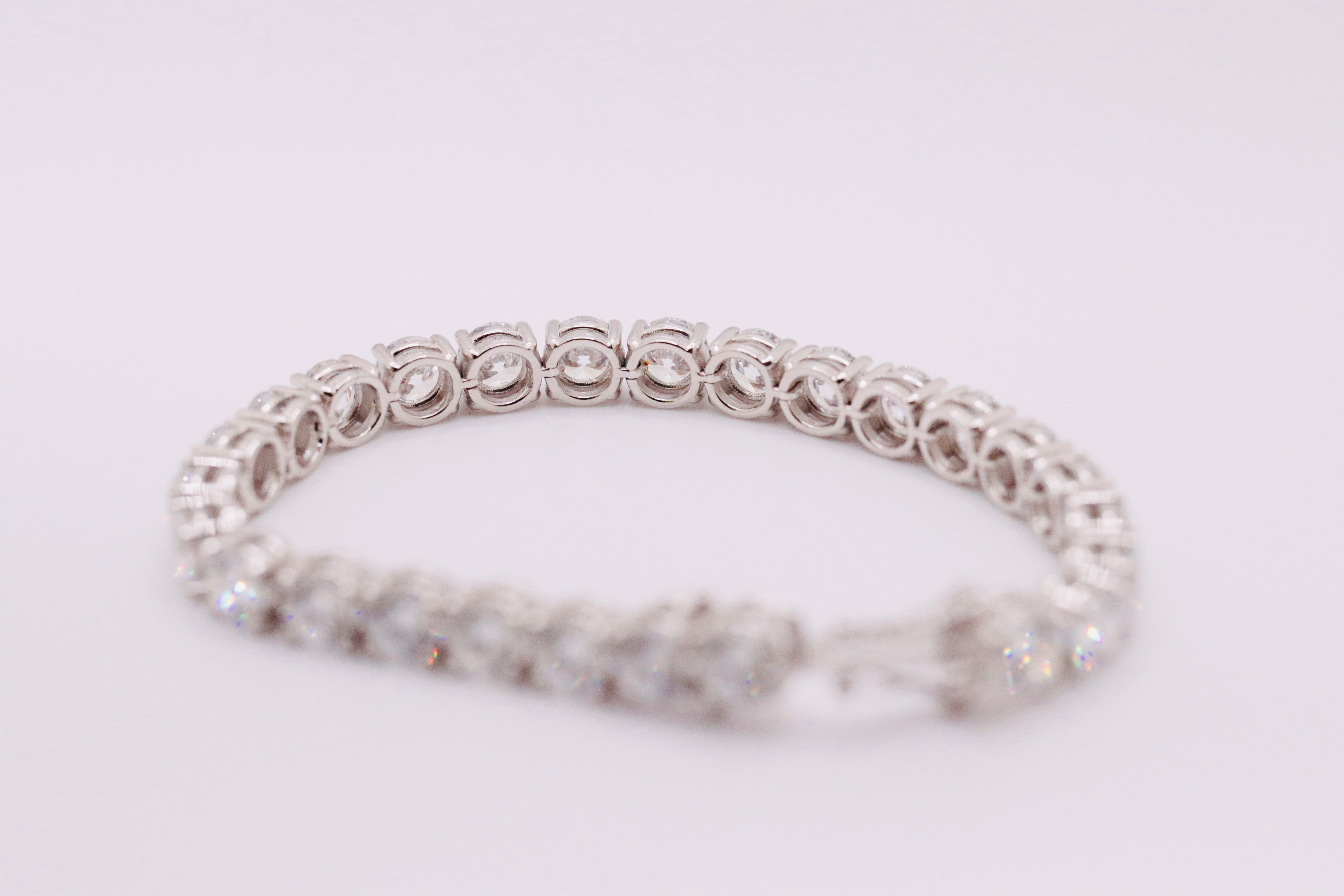 Round Brilliant Cut 21 Carat Diamond Tennis Bracelet D Colour VVS Clarity - 18Kt White Gold - IGI - Bild 3 aus 9