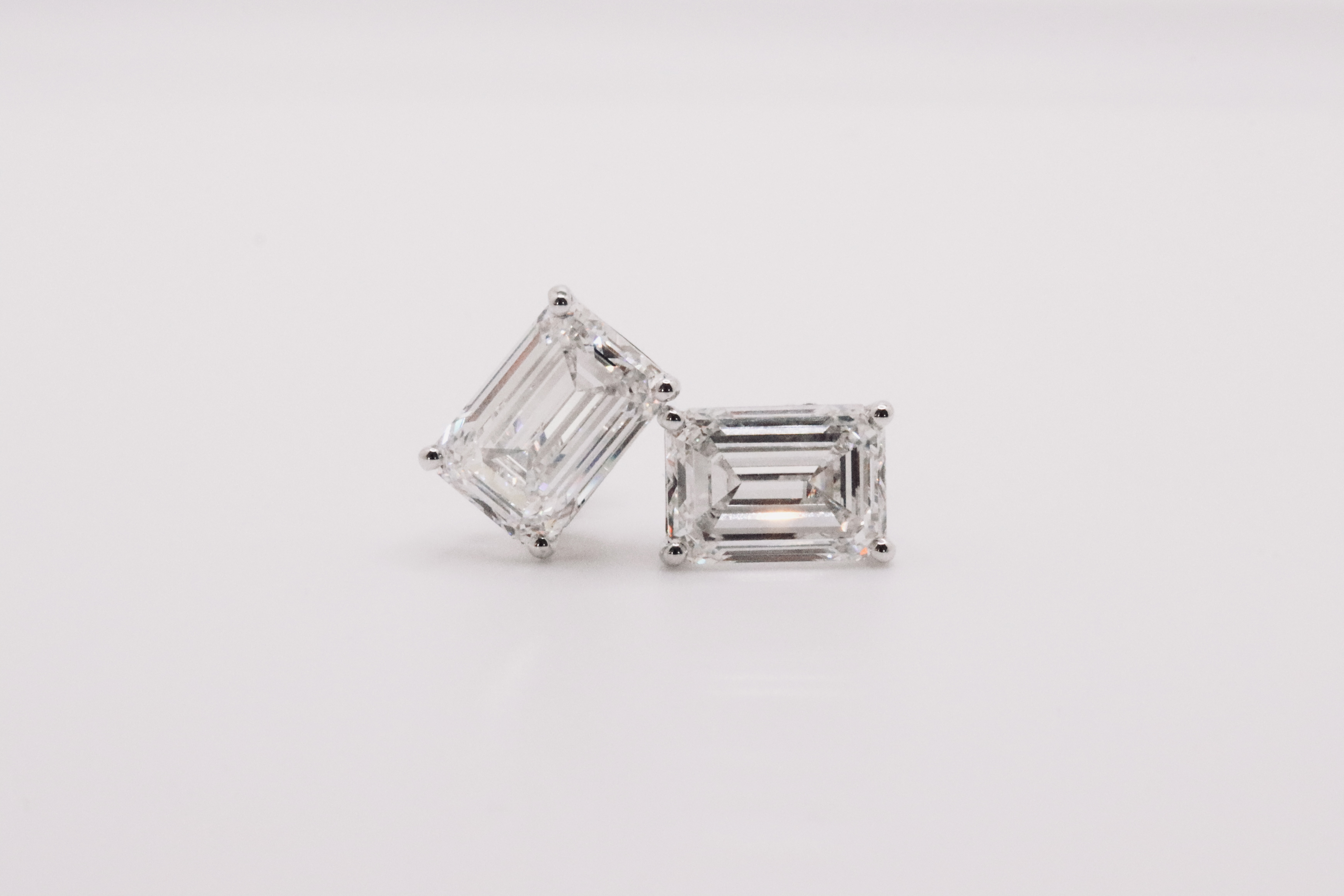 Emerald Cut 2.00 Carat Diamond Earrings Set in Platinum D Colour - VS2 Clarity - GIA - Image 2 of 8