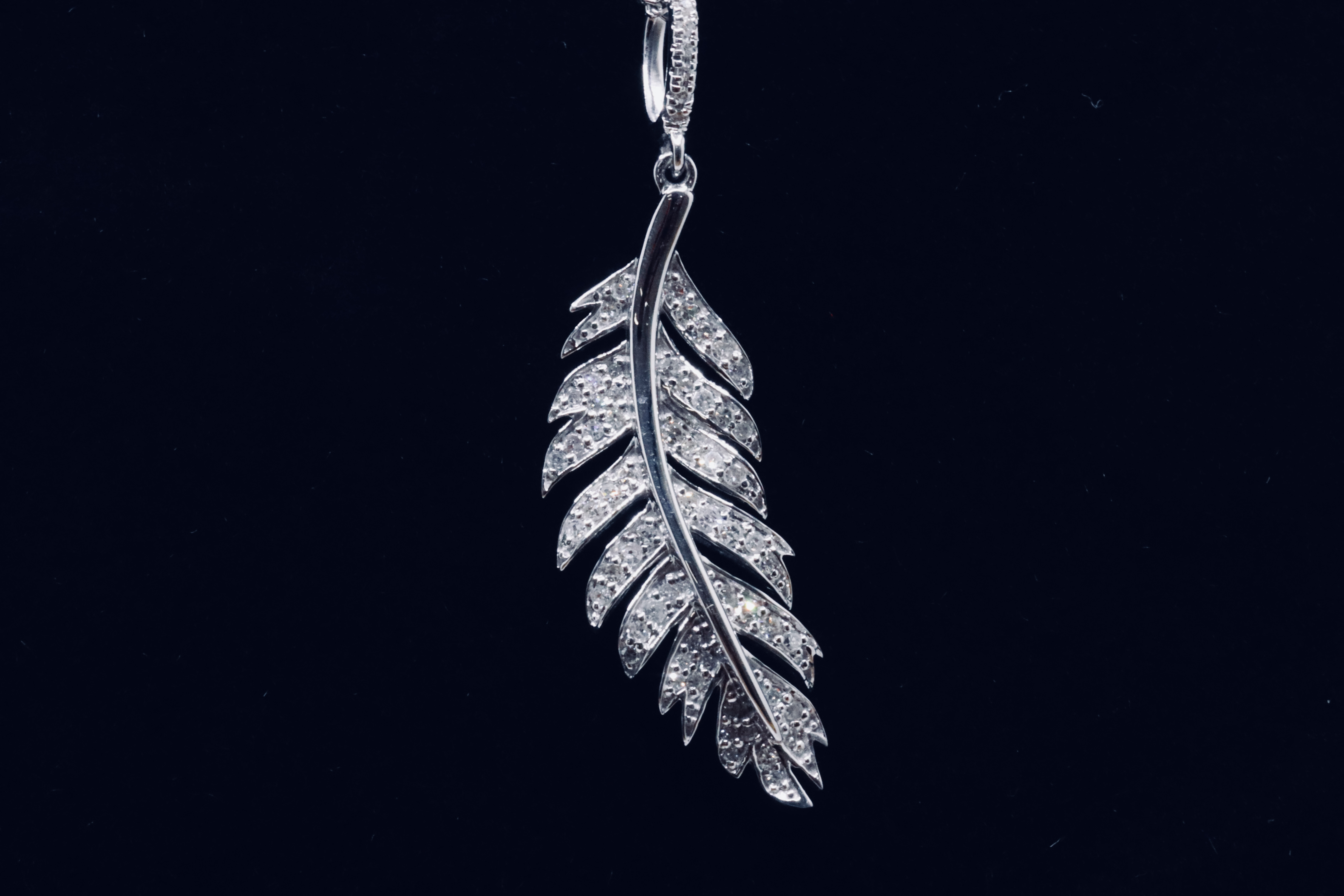 Round Brilliant Cut 0.50 Natural Diamond 9ct White Gold Feather Pendant F/G Colour Clarity SI - Image 5 of 10