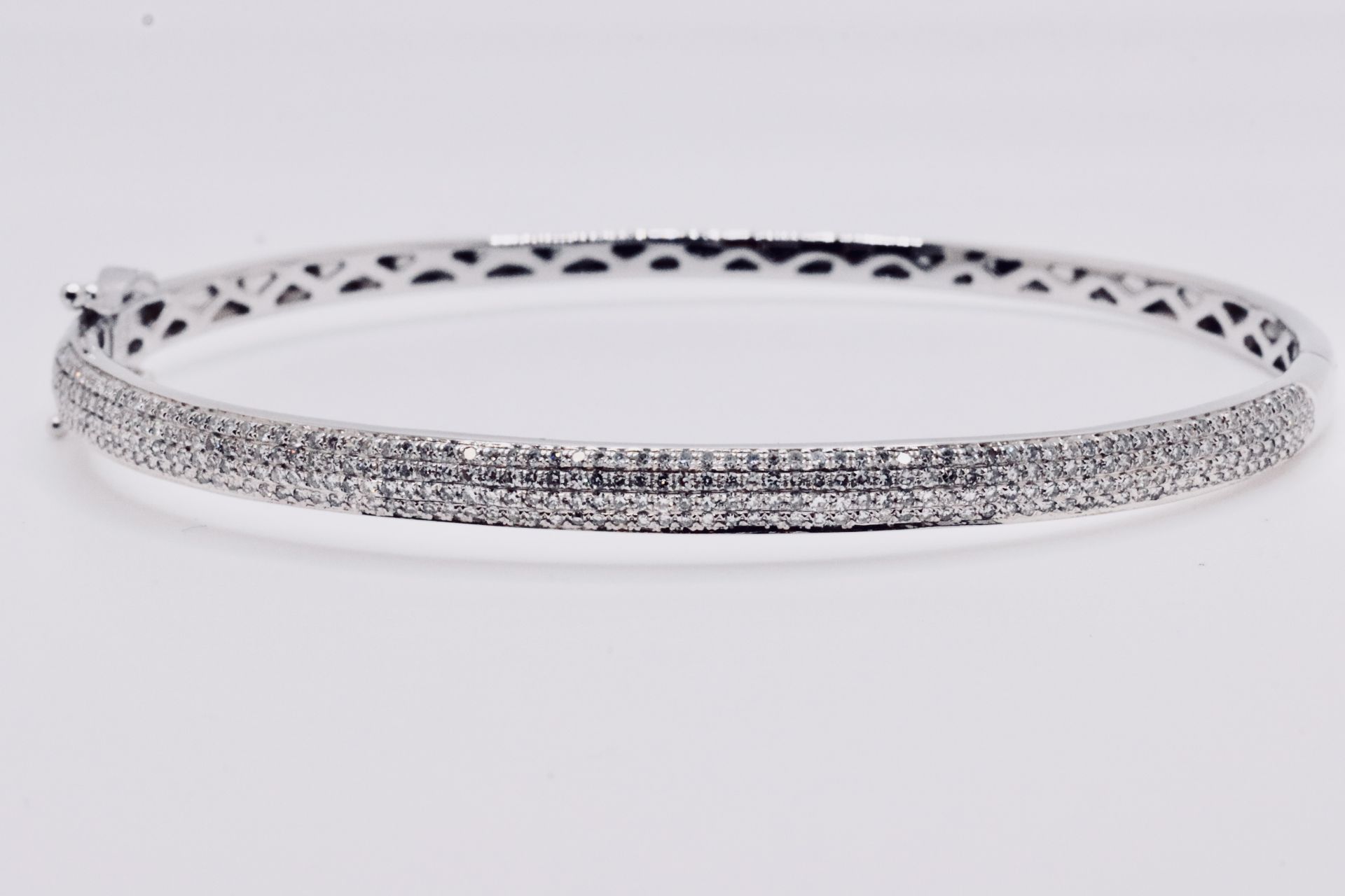 Round Brilliant Cut Pave 1.20 Carat Natural Diamond 9ct White Gold Bangle - G/H Color - SI Clarity - Image 9 of 12