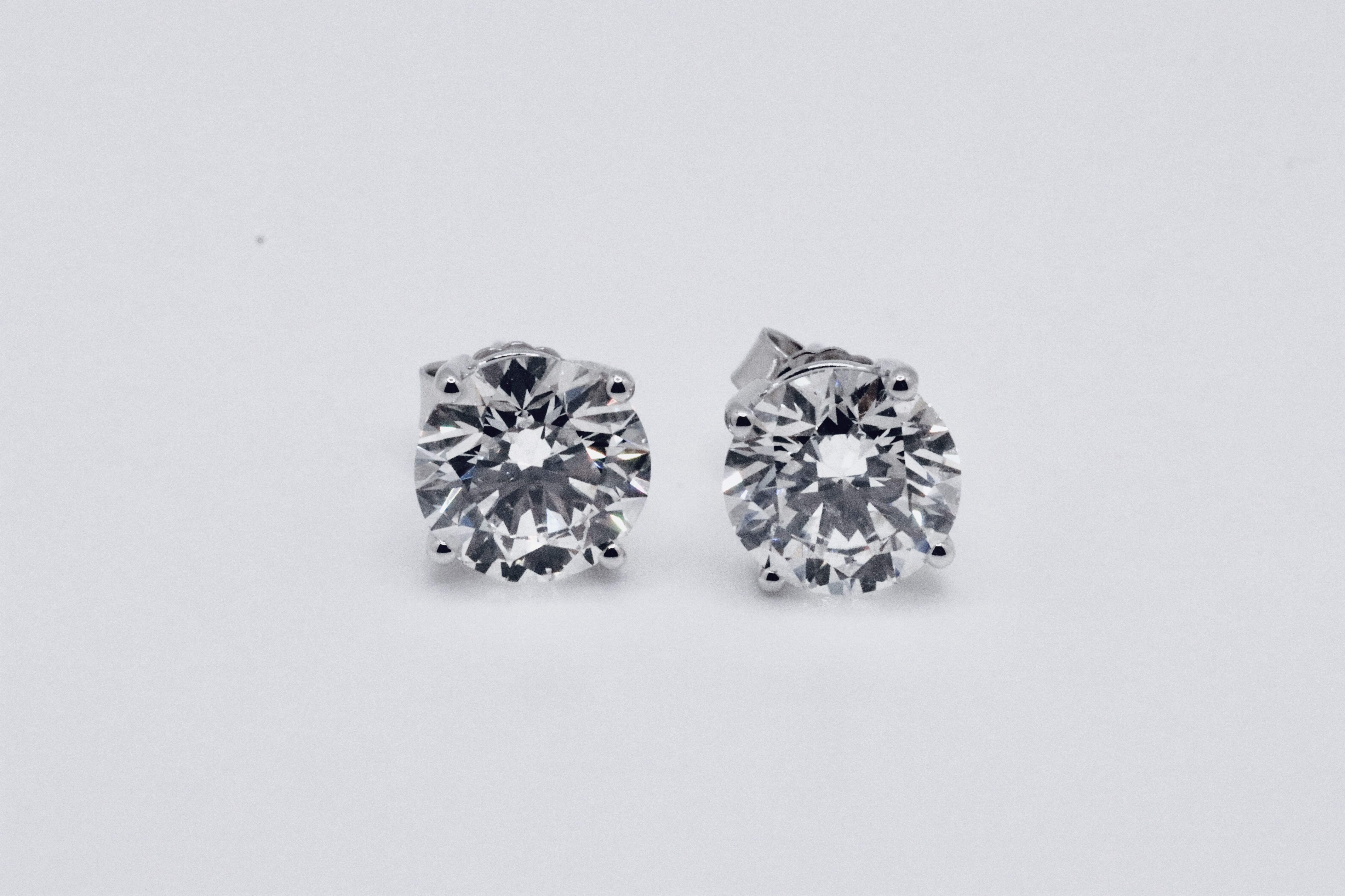 Round Brilliant Cut 3.00 Carat Natural Diamond Earrings 18kt White Gold - F Colour SI Clarity- GIA - Image 6 of 7