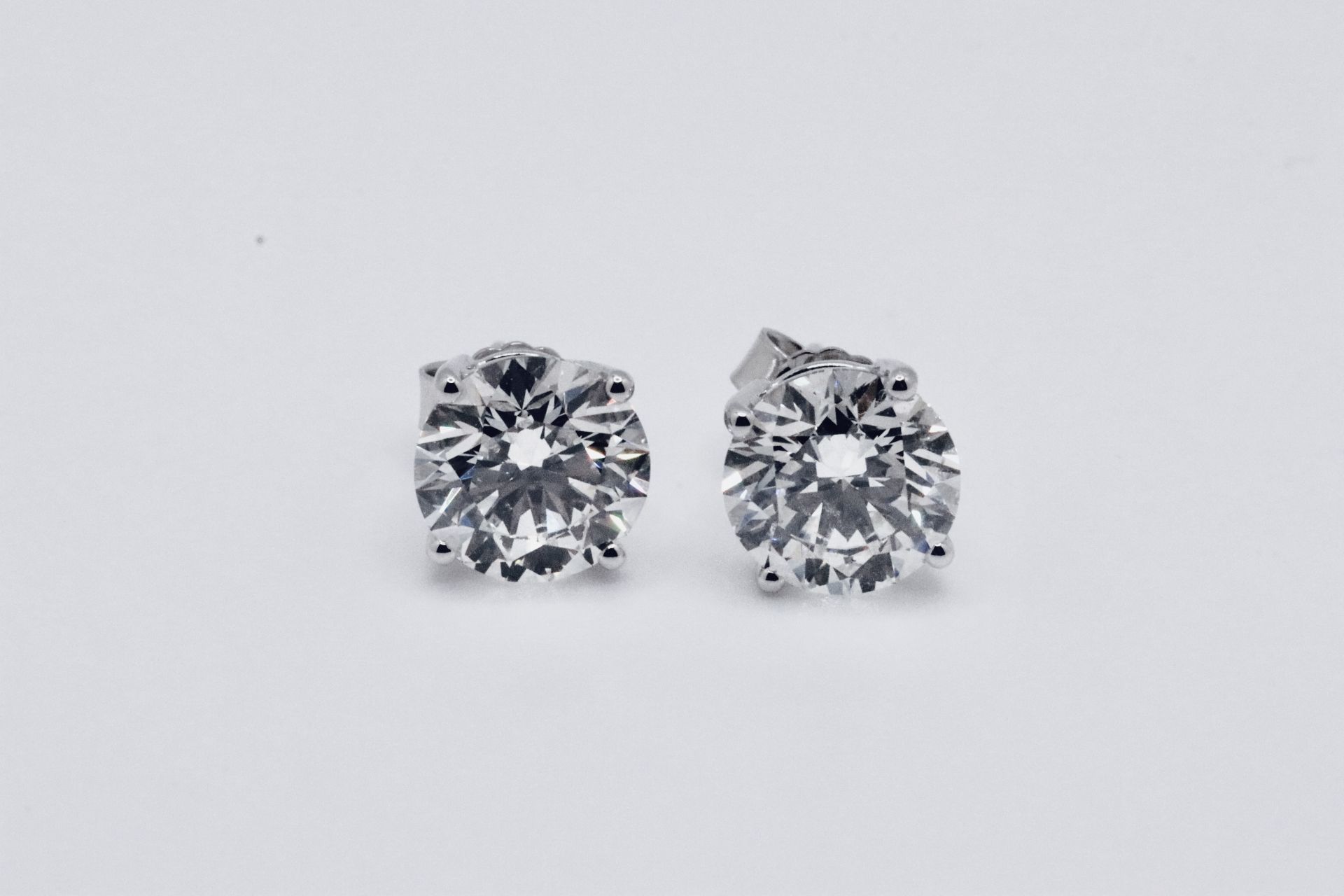 Round Brilliant Cut 3.00 Carat Natural Diamond Earrings 18kt White Gold - F Colour SI Clarity- GIA - Image 6 of 7