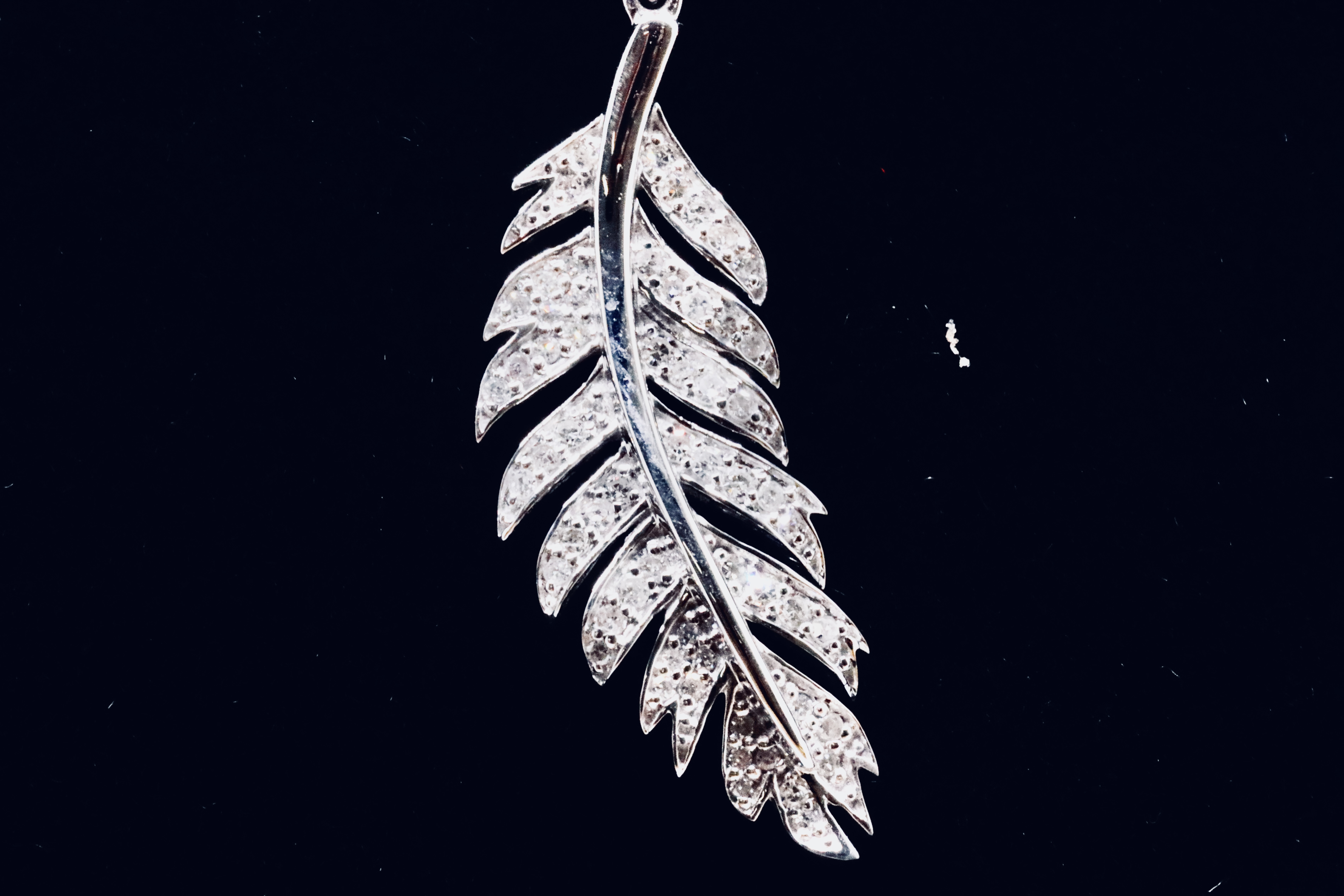 Round Brilliant Cut 0.50 Natural Diamond 9ct White Gold Feather Pendant F/G Colour Clarity SI - Image 8 of 10