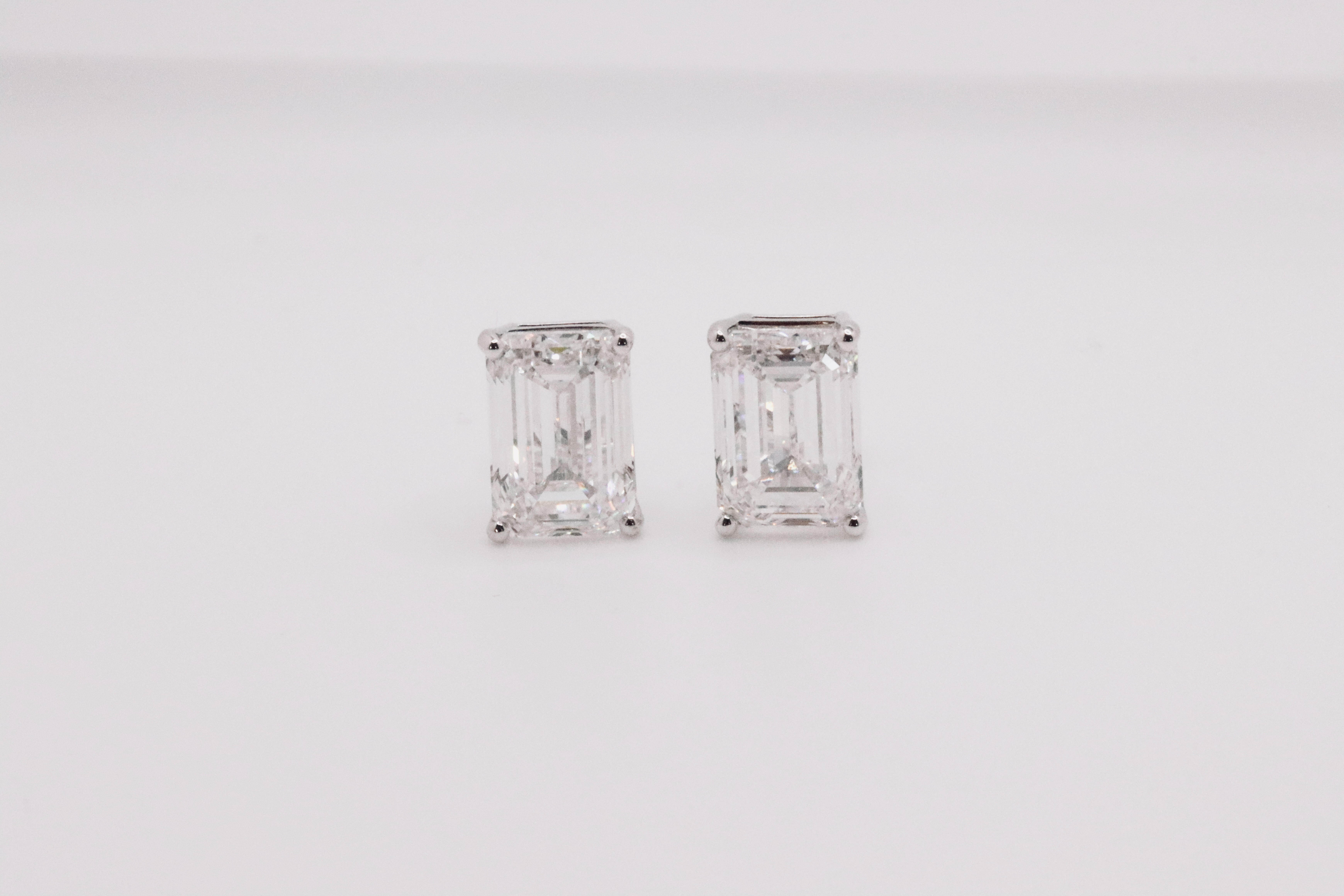 Emerald Cut 2.00 Carat Diamond Earrings Set in Platinum D Colour - VS2 Clarity - GIA - Image 5 of 8