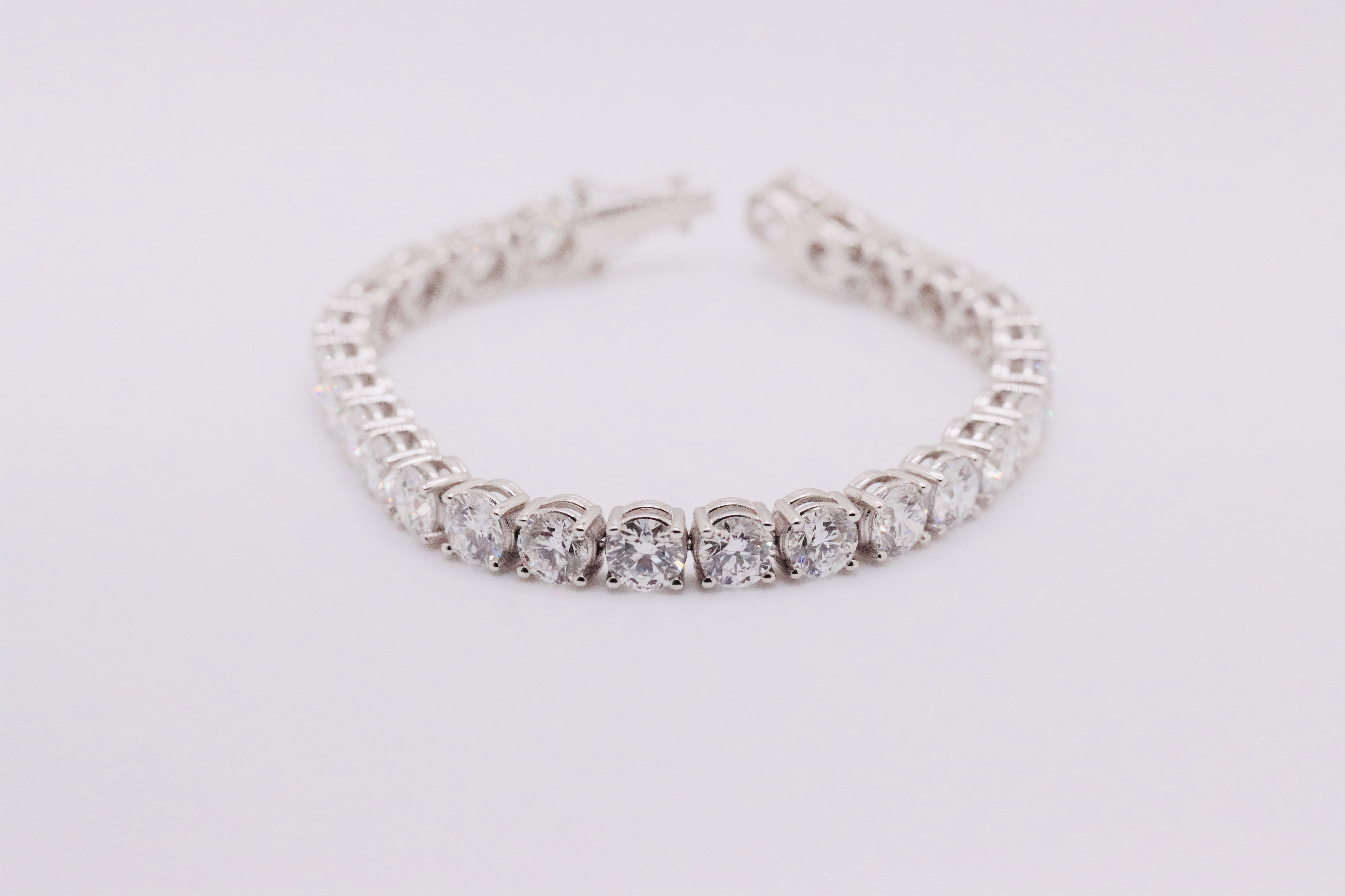 Round Brilliant Cut 23 Carat Diamond Tennis Bracelet D Colour VVS Clarity - 18Kt White Gold - IGI - Bild 2 aus 8