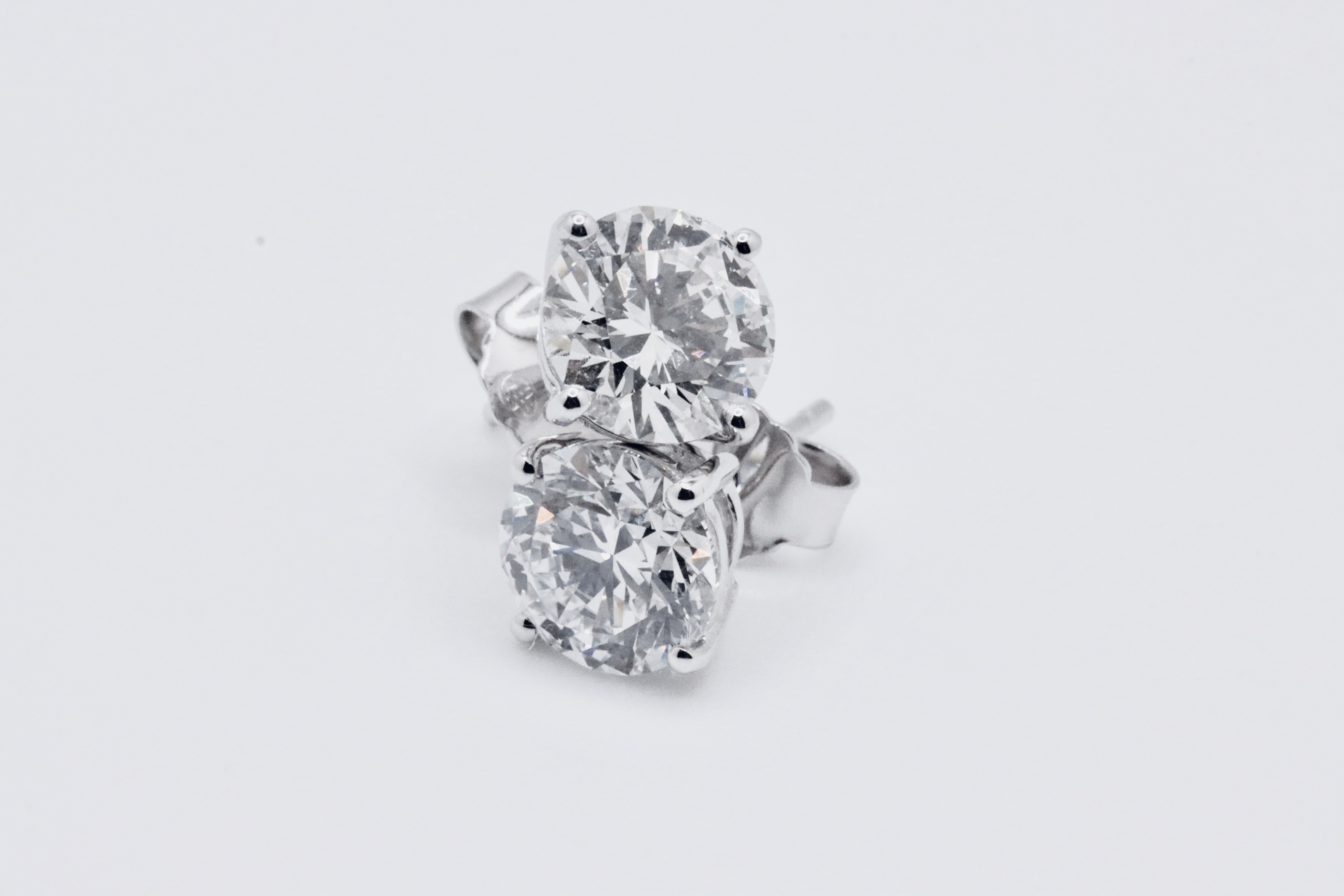 Round Brilliant Cut 3.00 Carat Natural Diamond Earrings 18kt White Gold - Colour F - SI Clarity- GIA