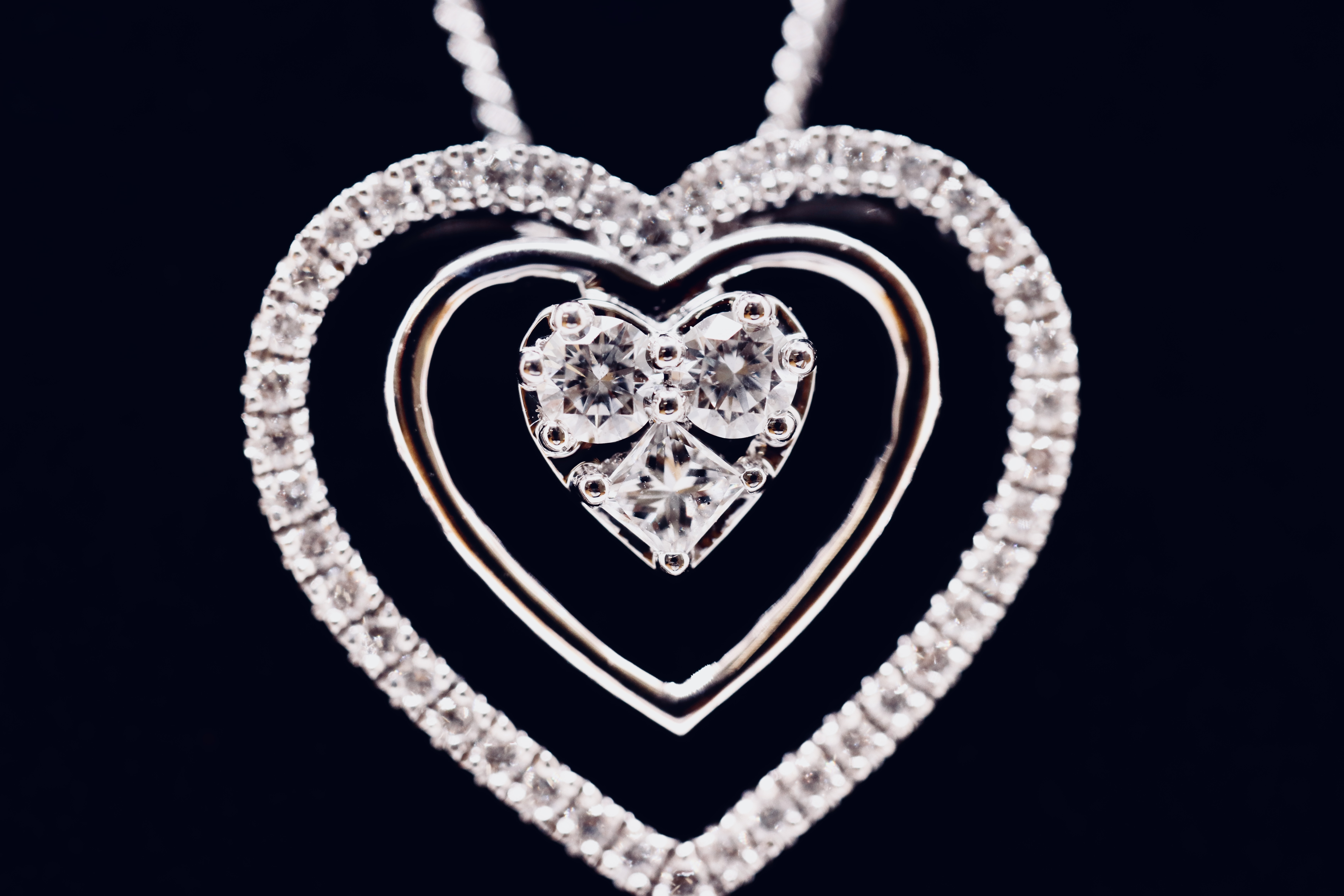 Round Brilliant Cut 1.00 Carat Natural Diamond 18ct White Gold Heart Pendant - F/G Colour SI Clarity - Image 3 of 6