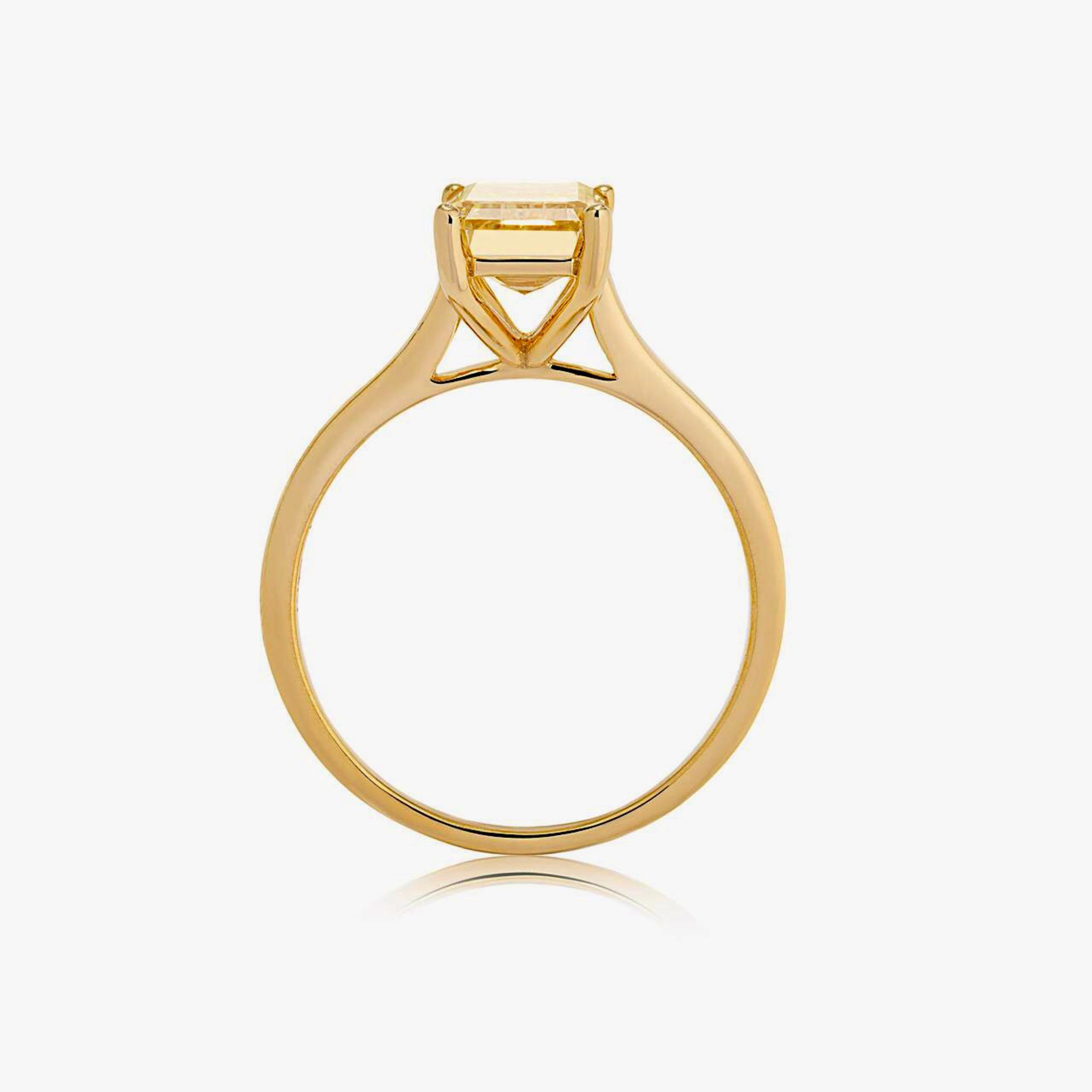Fancy Intense Yellow Emerald Cut 2.50Ct Diamond Ring VS1 Clarity 18kt Yellow Gold - GCI Certified - Bild 3 aus 4