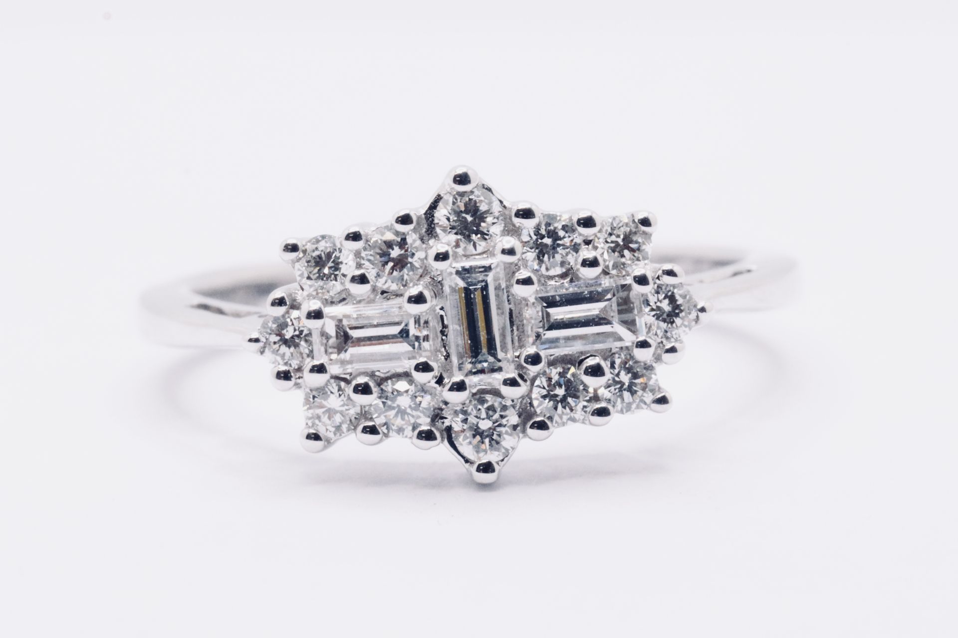 Round Brilliant Cut Baguette Cut 1.00 Natural Diamond 18ct White Gold Cluster Ring F/G Clarity SI - Image 3 of 7