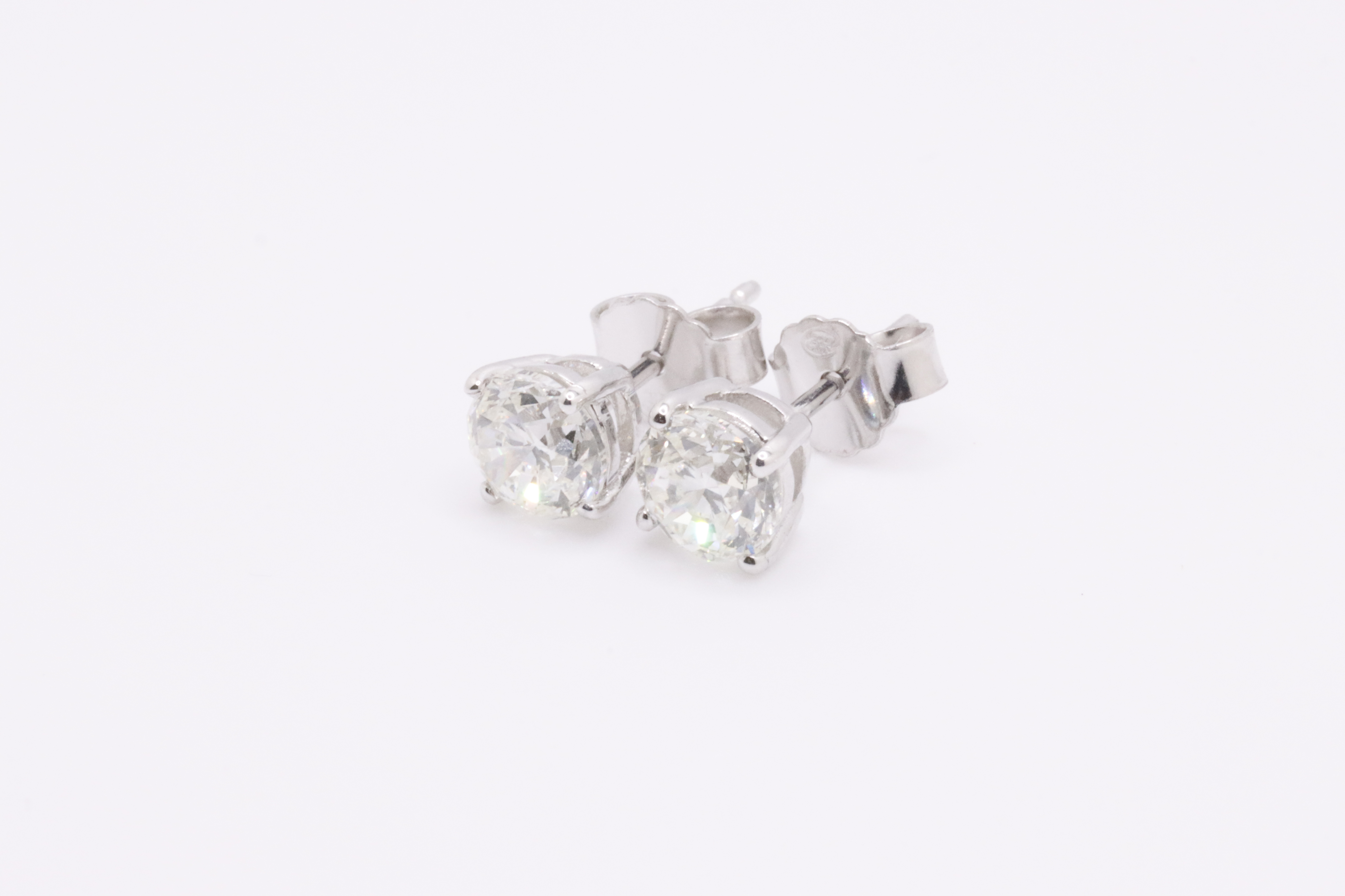 Round Brilliant Cut Natural Diamond 2.00 Carat H Colour VS2 Clarity White Gold Earrings - IGI - Image 3 of 8