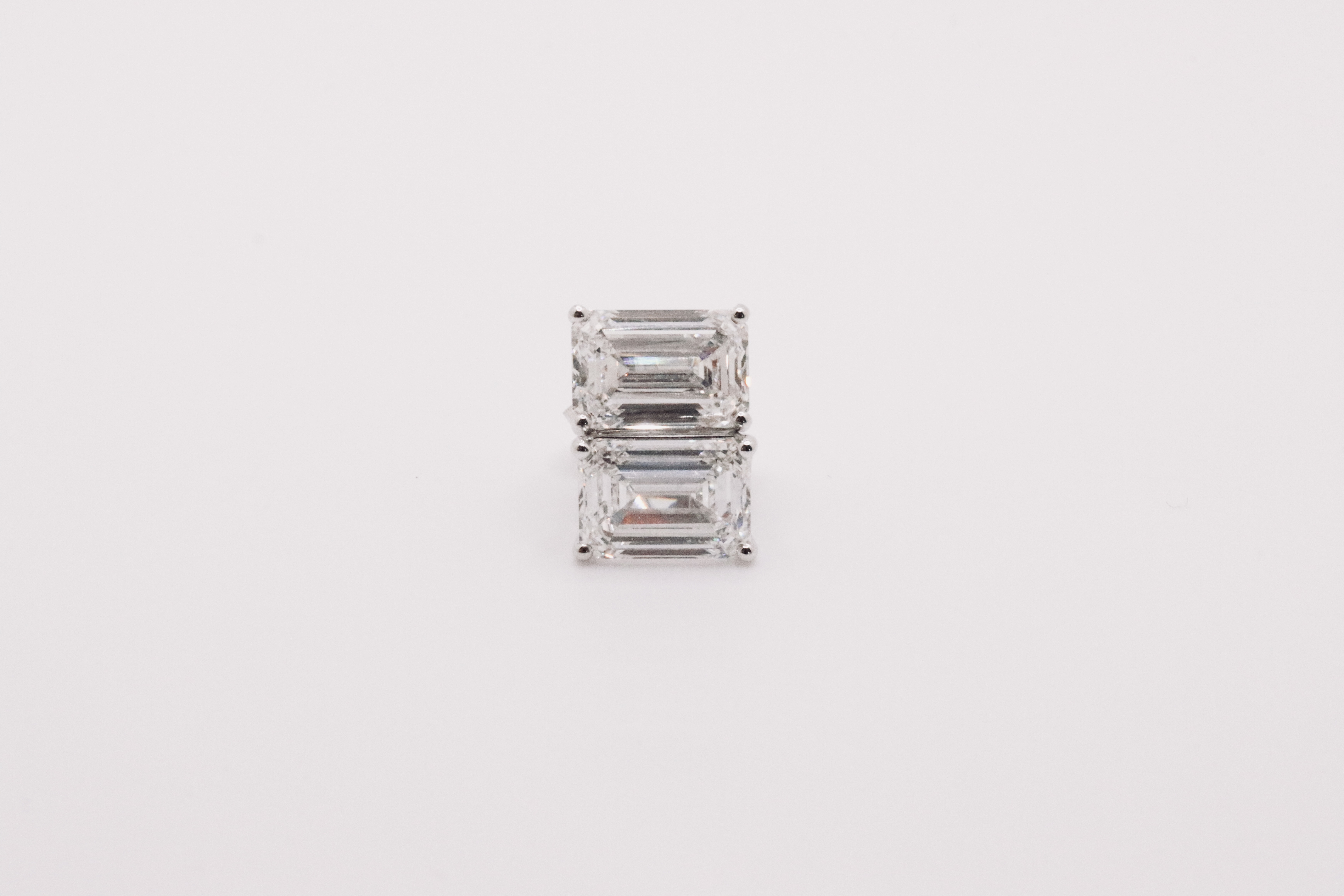 Emerald Cut 2.00 Carat Diamond Earrings Set in Platinum D Colour - VS2 Clarity - GIA - Image 6 of 8