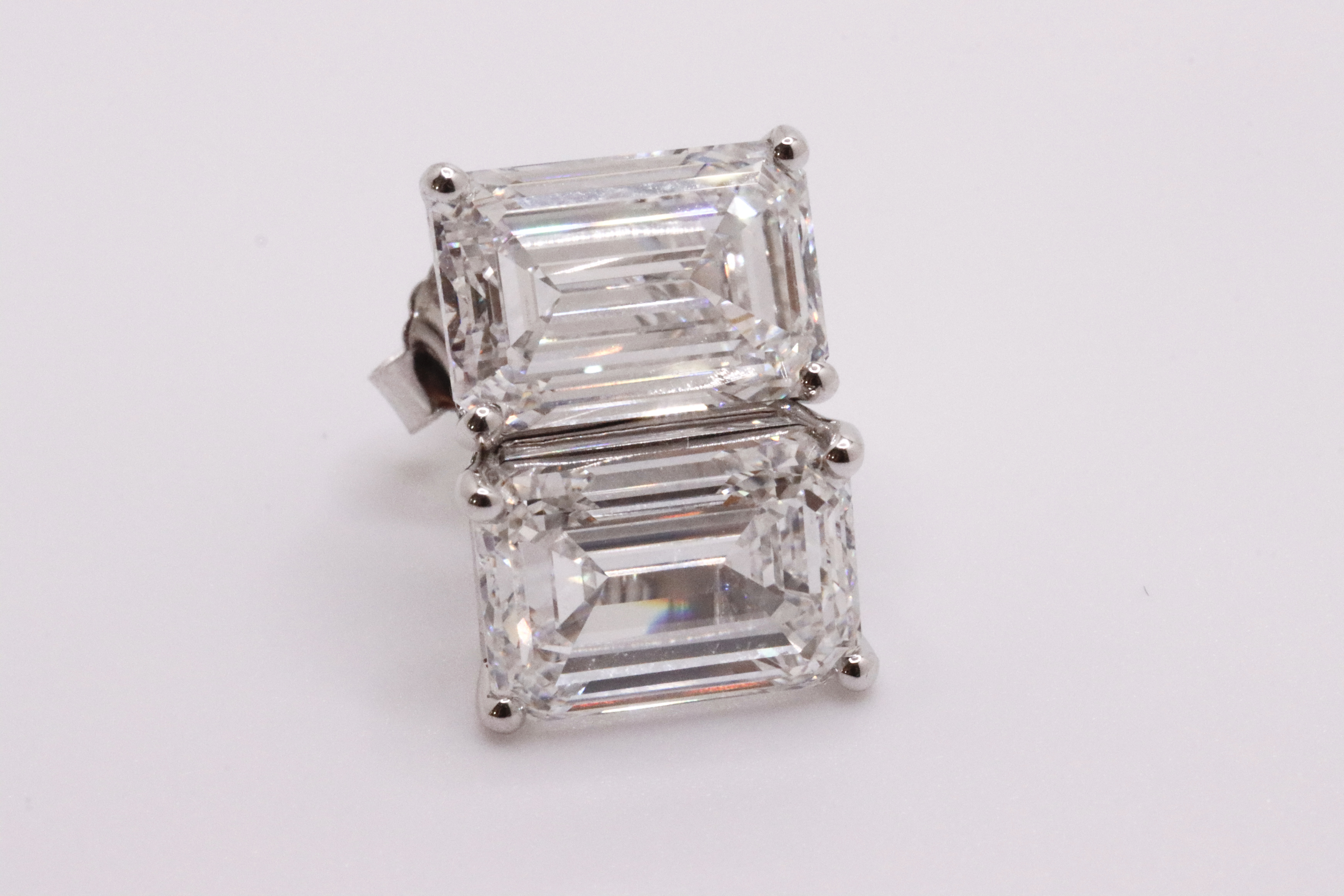 Emerald Cut 12.00 Carat Diamond 18kt White Gold Earrings- D Colour VS Clarity IGI - Image 5 of 7