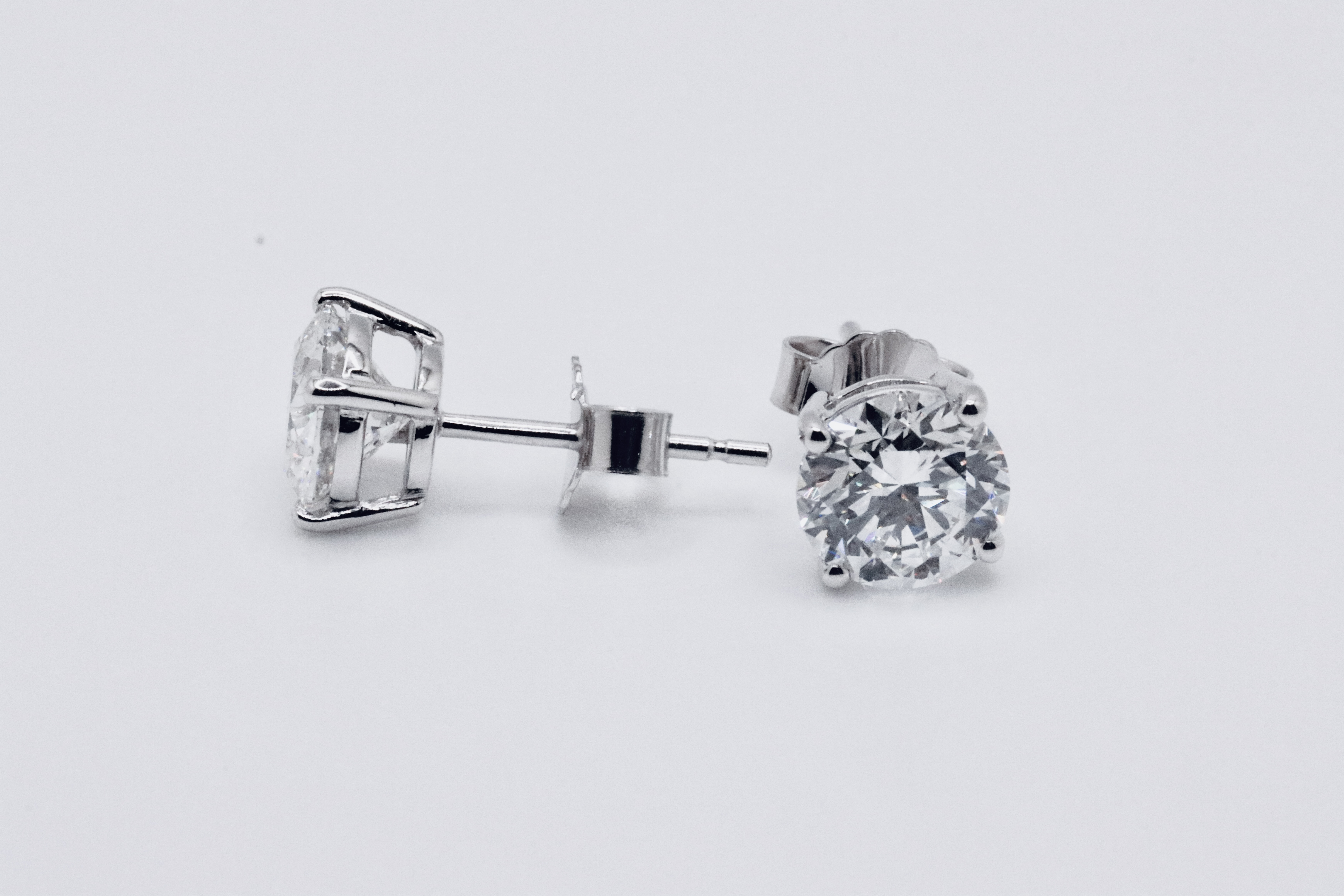 Round Brilliant Cut 3.00 Carat Natural Diamond Earrings 18kt White Gold - Colour F - SI Clarity- GIA - Image 3 of 4