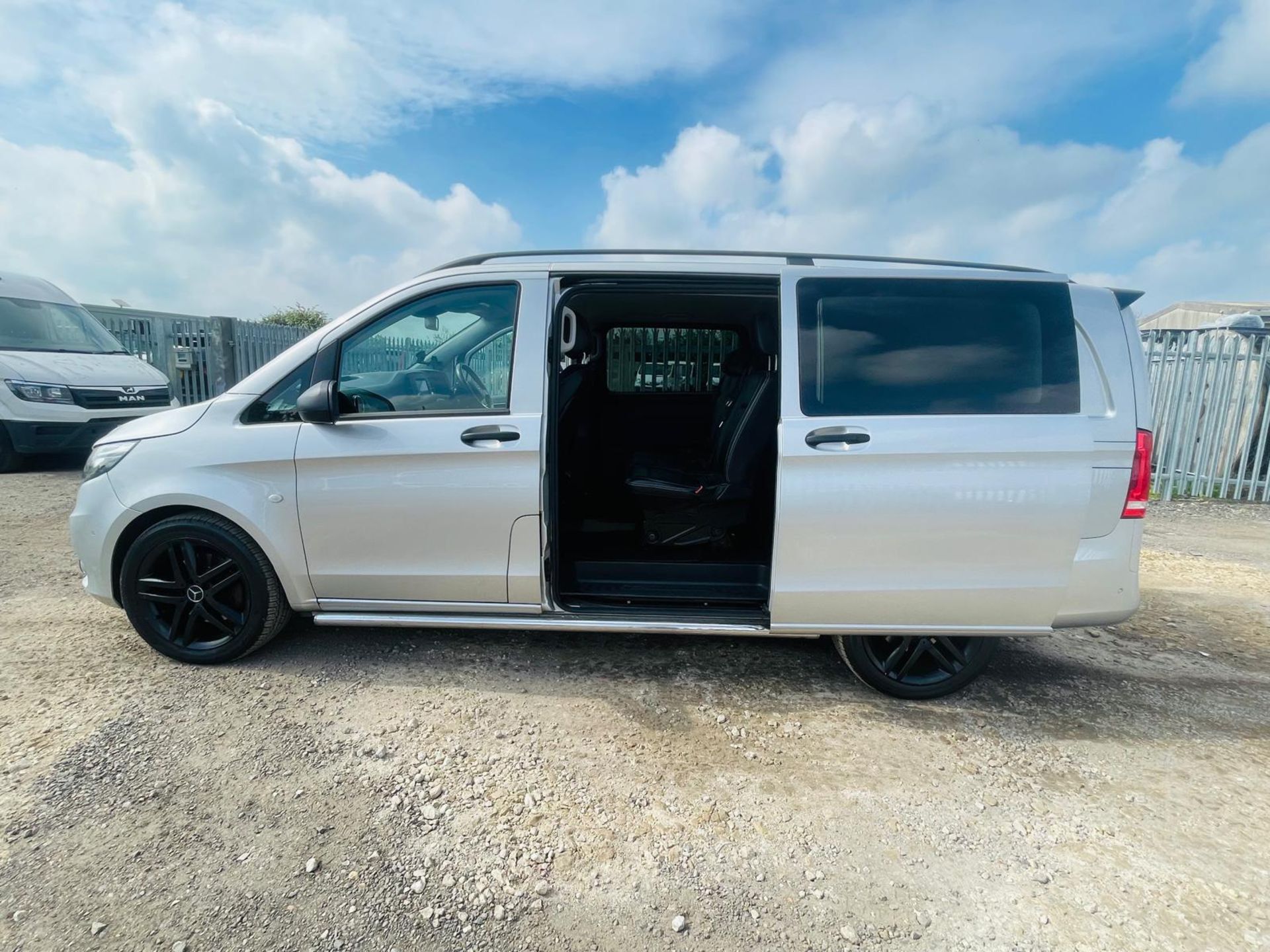 Mercedes-Benz Vito Premium 2.1 119 CDI 7G Tronic Crew Cab LWB Automatic 2019'19 Reg'- Alloy Wheels - Image 5 of 31