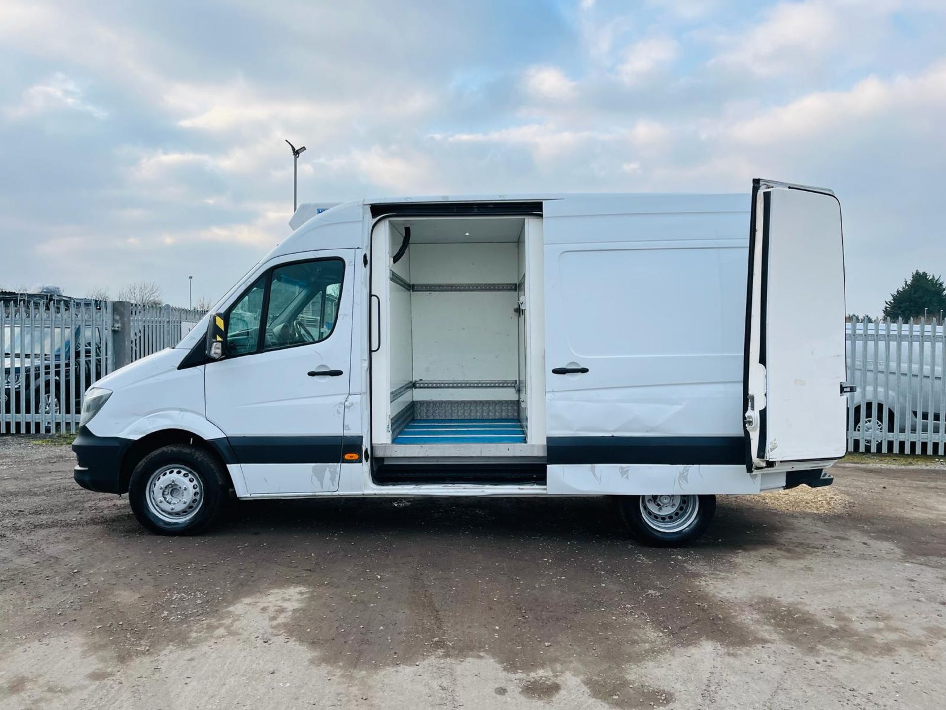 ** ON SALE ** Mercedes Benz Sprinter 2.1 516 CDI Fridge/Freezer L2H3 2017'67 Reg - Twin Rear Axle - Image 5 of 26