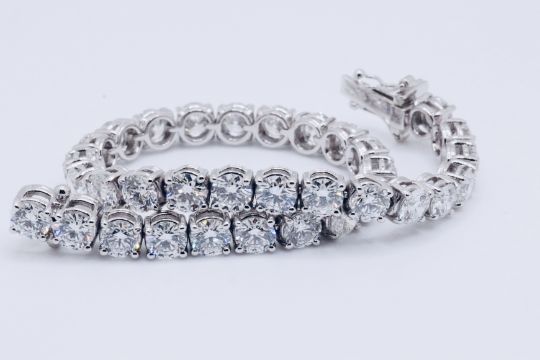 Round Brilliant Cut 18 Carat Diamond Tennis Bracelet F Colour VS Clarity - 18Kt White Gold - IGI - Image 1 of 7