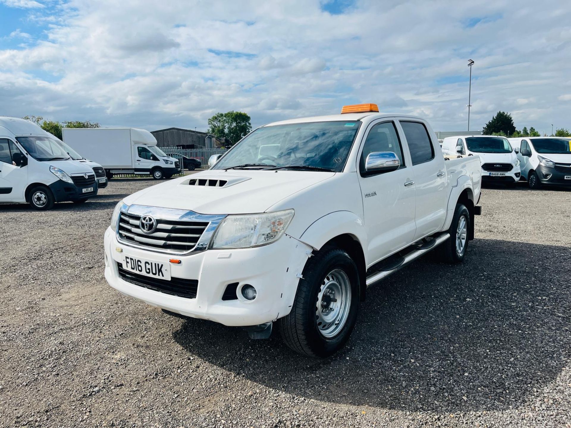 Toyota Hilux Invincible 3.0 D-4D 170 4WD CrewCab Automatic 2016'16 Reg'- A/C - Tow Bar - Image 4 of 44