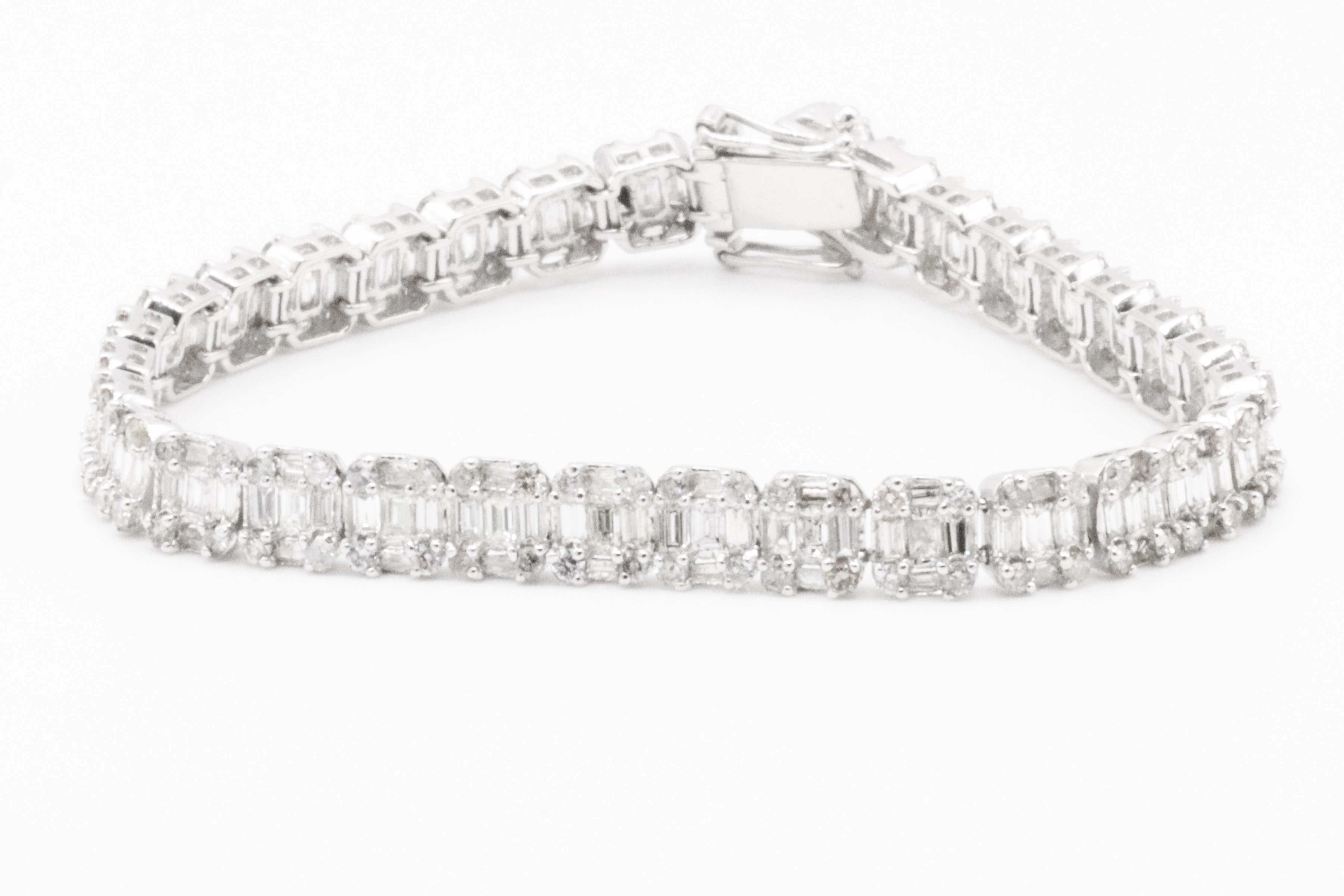 Pie Cut Natural Diamond 6.00 Carat Bracelet F/G Colour VS Clarity - Set in 18Kt White Gold - Image 2 of 10