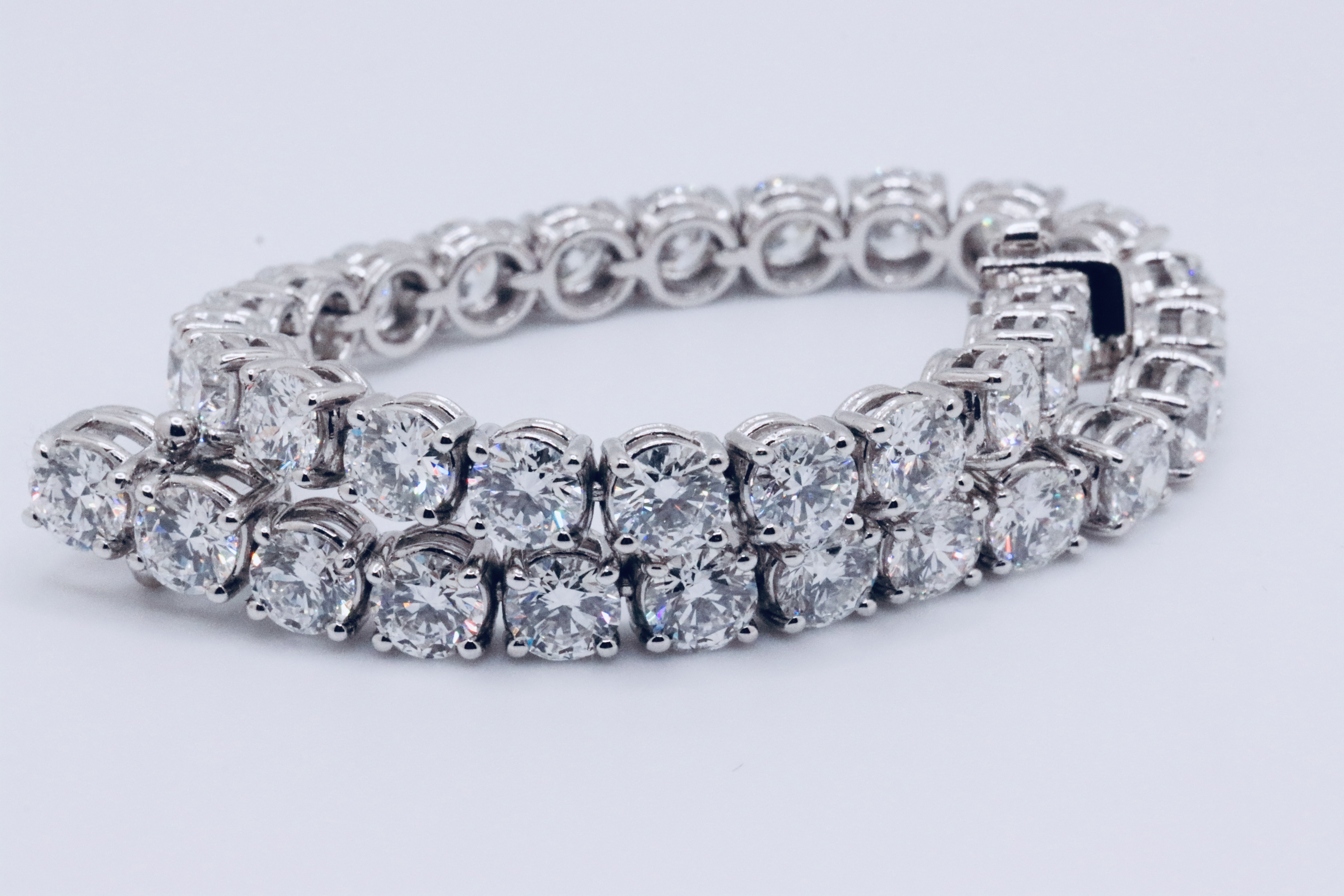 Round Brilliant Cut 18 Carat Diamond Tennis Bracelet F Colour VS Clarity - 18Kt White Gold - IGI - Image 2 of 7