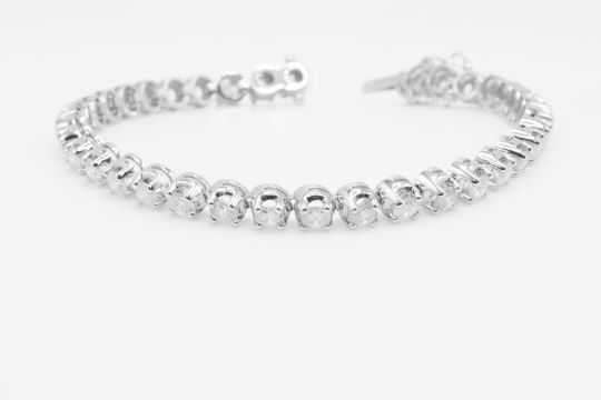 7.00 Carat Natural Diamond Tennis Bracelet Colour E/F Clarity SI - Set In 18kt White Gold - Image 2 of 16