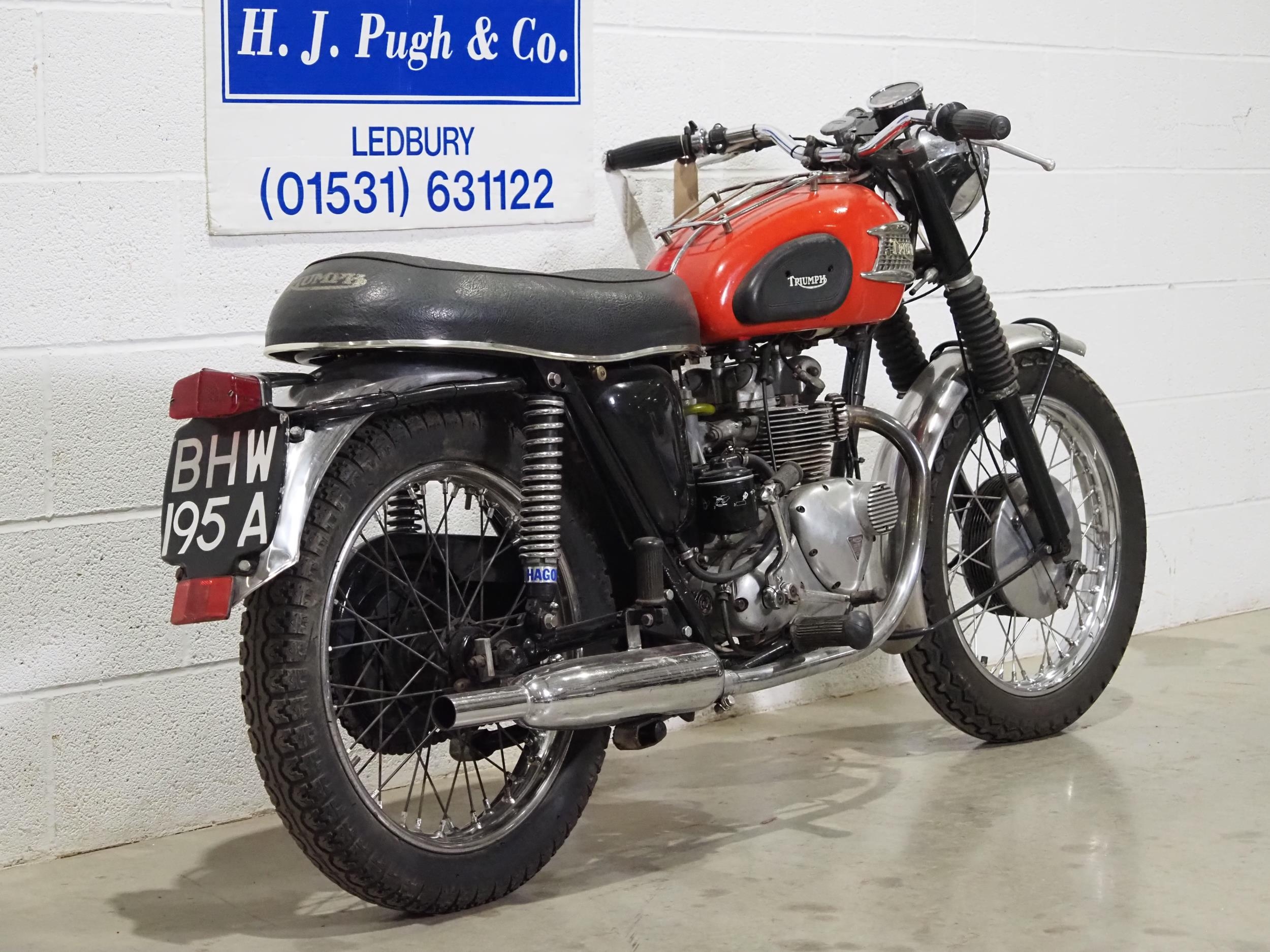 Triumph T90 motorcycle. 1963. 349cc. Frame No. H30068 Engine No. T90-H-30068 Runs and rides. - Image 4 of 7