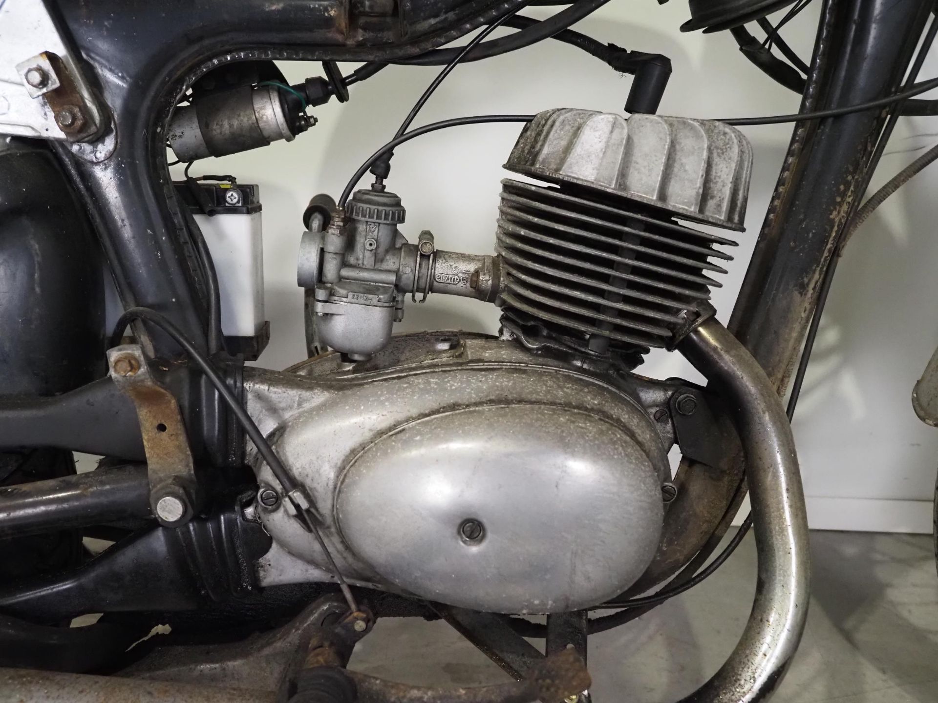 MZ motorcycle. 1986. 125cc. Frame No. 8861678 as stated on V5 Engine No. 7504877 Property of a - Image 4 of 6