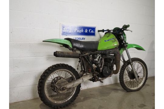 Kawasaki KDX 420 motocross bike. Non runner. Engine turns over. No Docs - Image 3 of 6