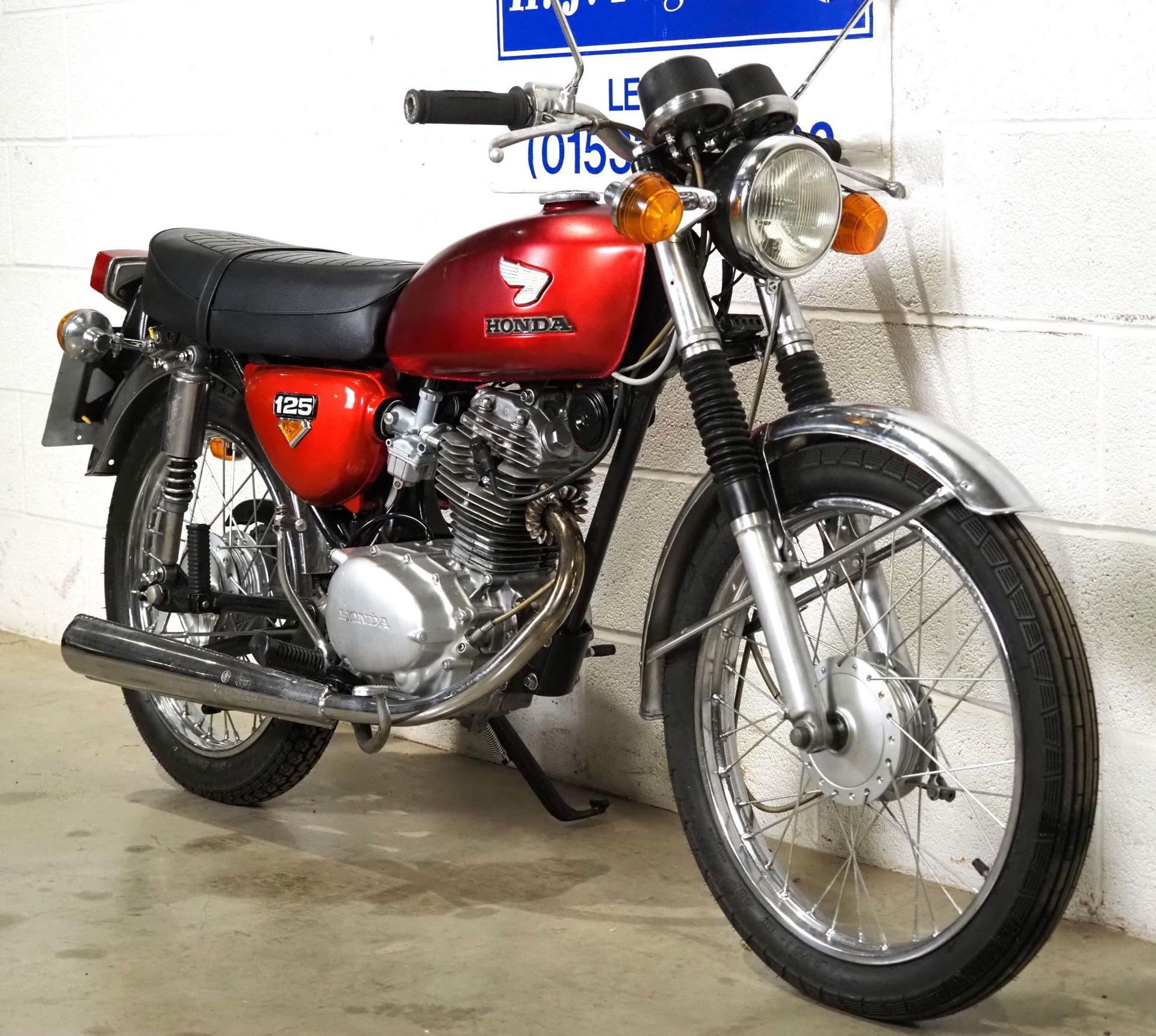 Honda CB125 motorcycle. 1974. 124cc Engine turns over. Reg. UGW 184S. No docs. Key - Image 2 of 6