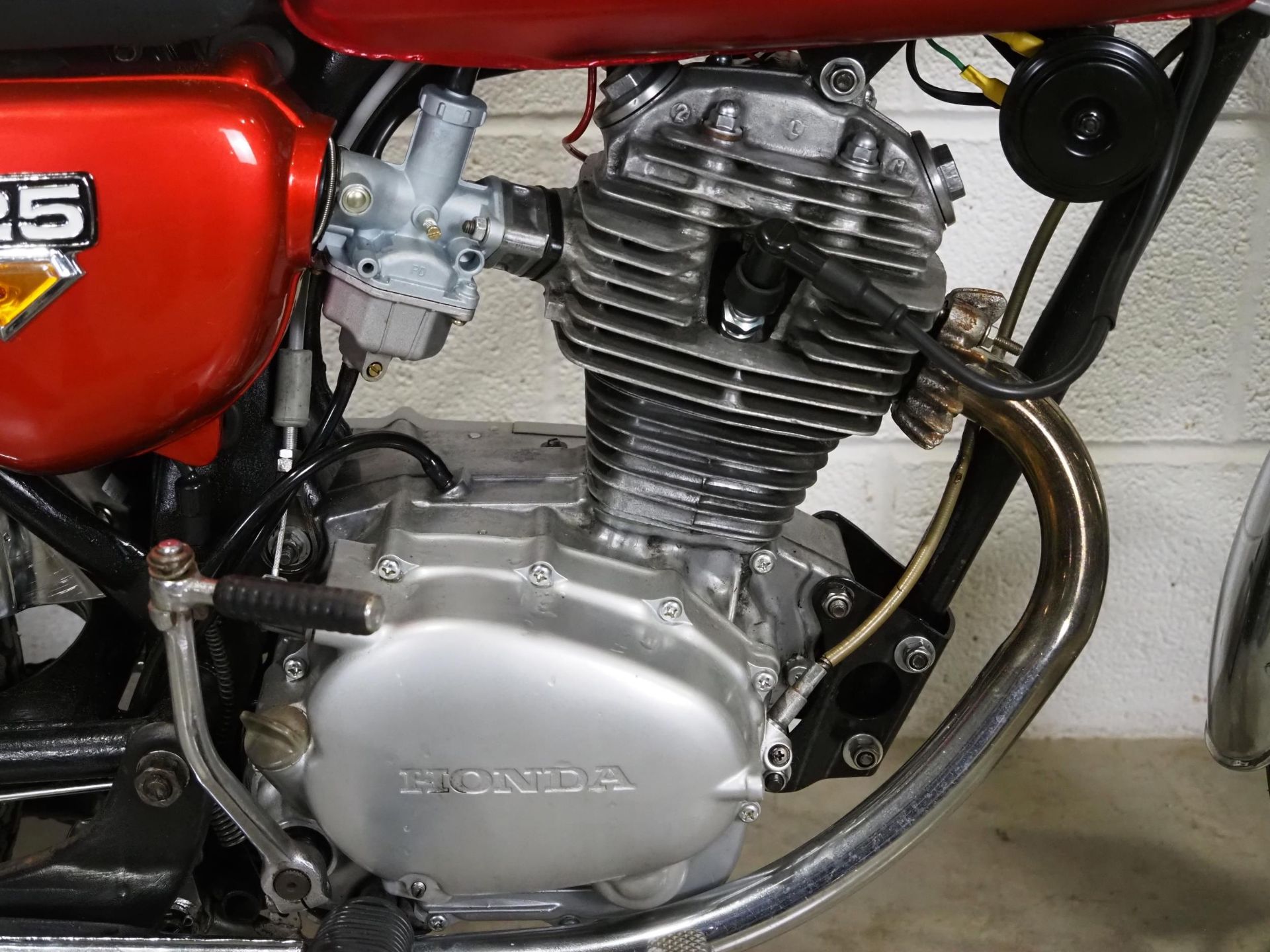 Honda CB125 motorcycle. 1974. 124cc Engine turns over. Reg. UGW 184S. No docs. Key - Image 4 of 6