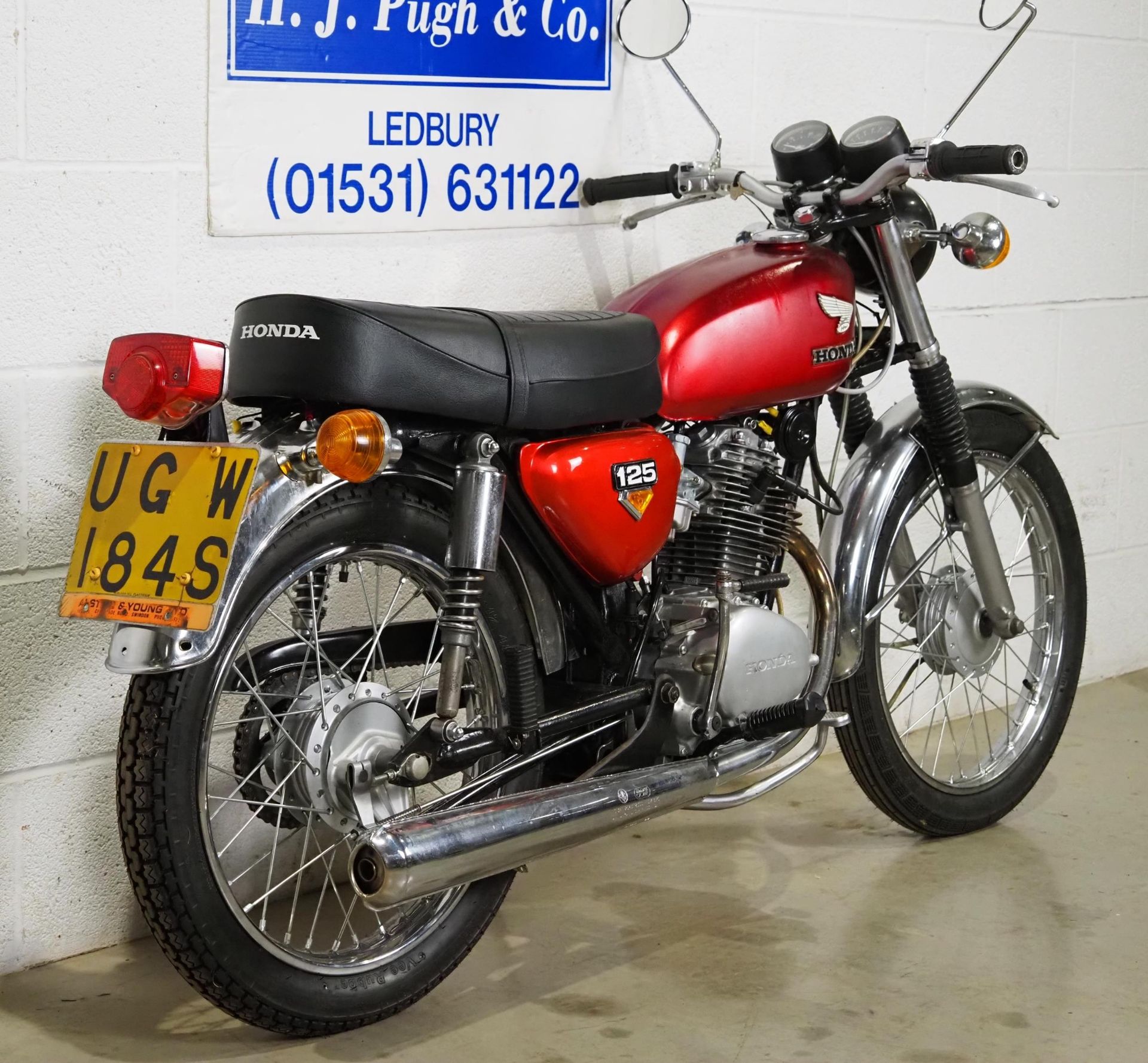 Honda CB125 motorcycle. 1974. 124cc Engine turns over. Reg. UGW 184S. No docs. Key - Image 3 of 6