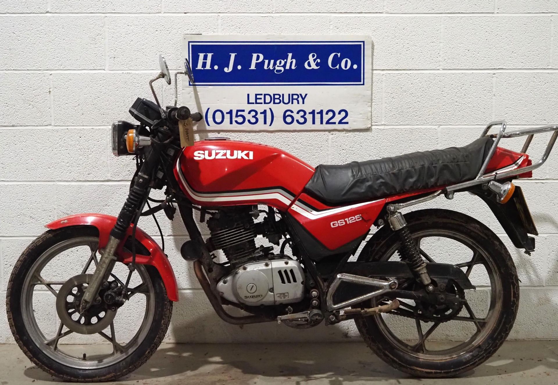 Suzuki GS125 motorcycle. 1990. 124cc. Runs and rides but may require some recommissioning. MOT until - Image 6 of 6