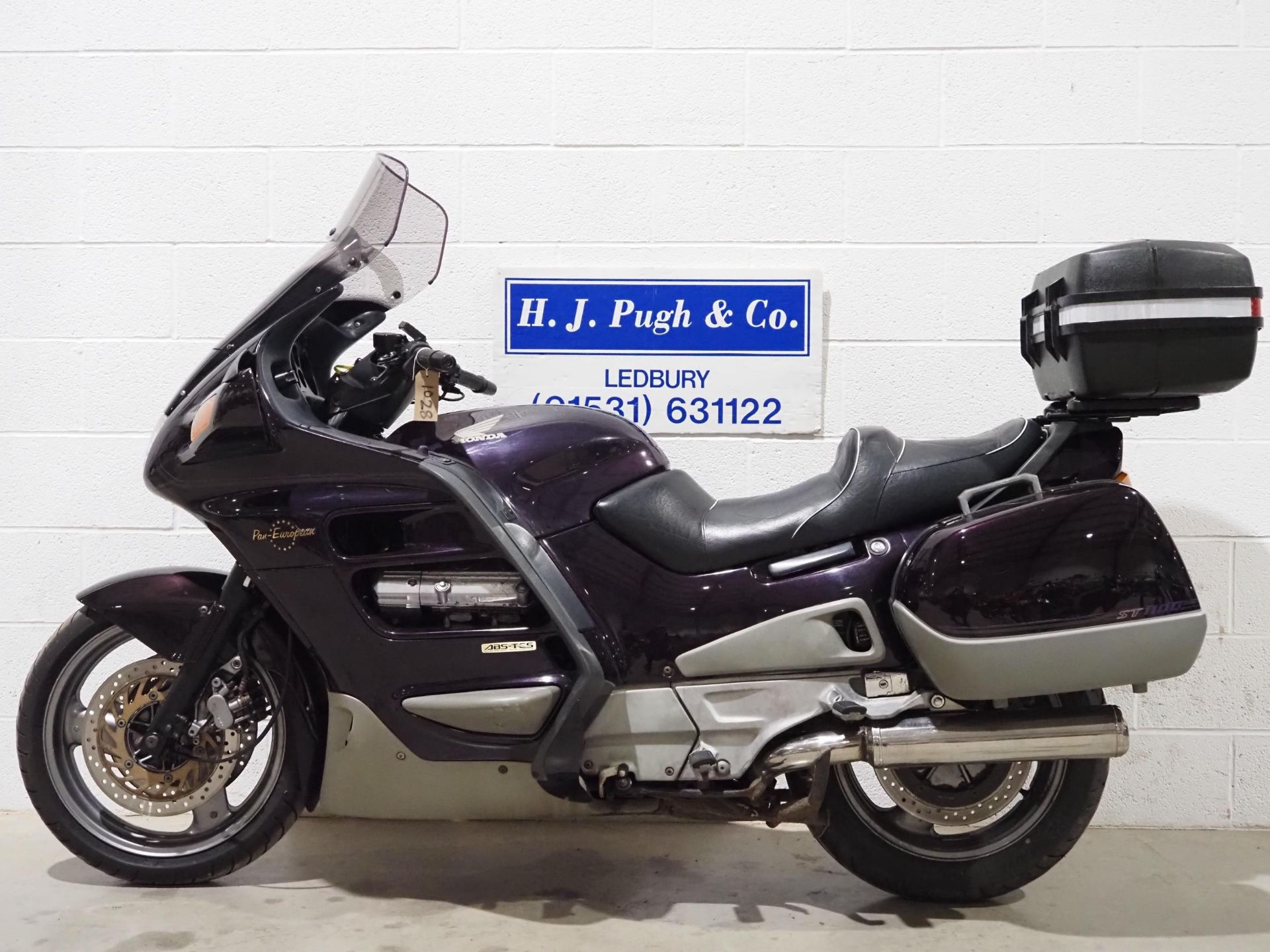 Honda ST1100 motorcycle. 1995. 1084cc. Runs and rides. MOT until 25.04.25 and comes with MOT test - Image 6 of 6